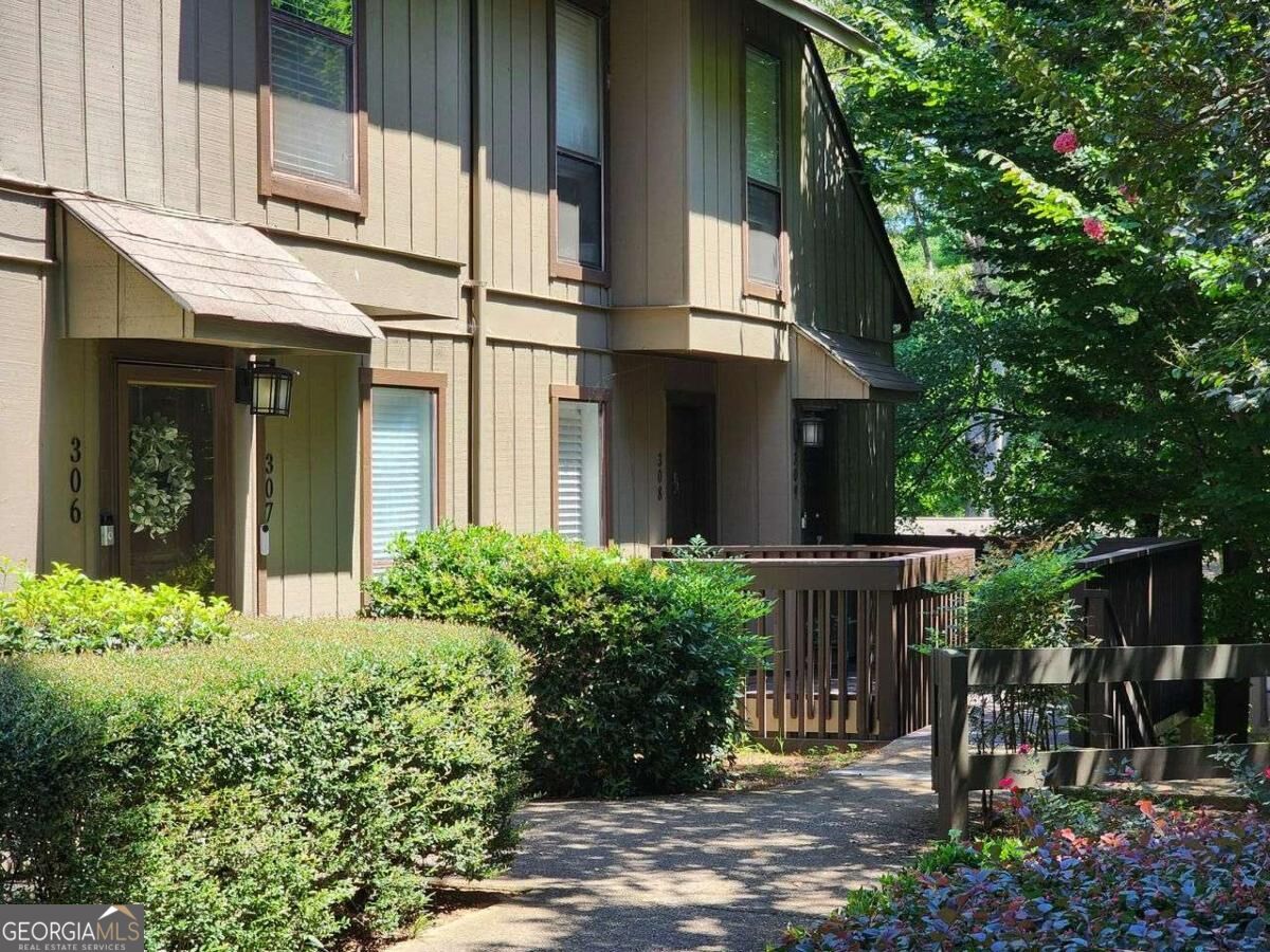 308 Cumberland Ct SE — photo