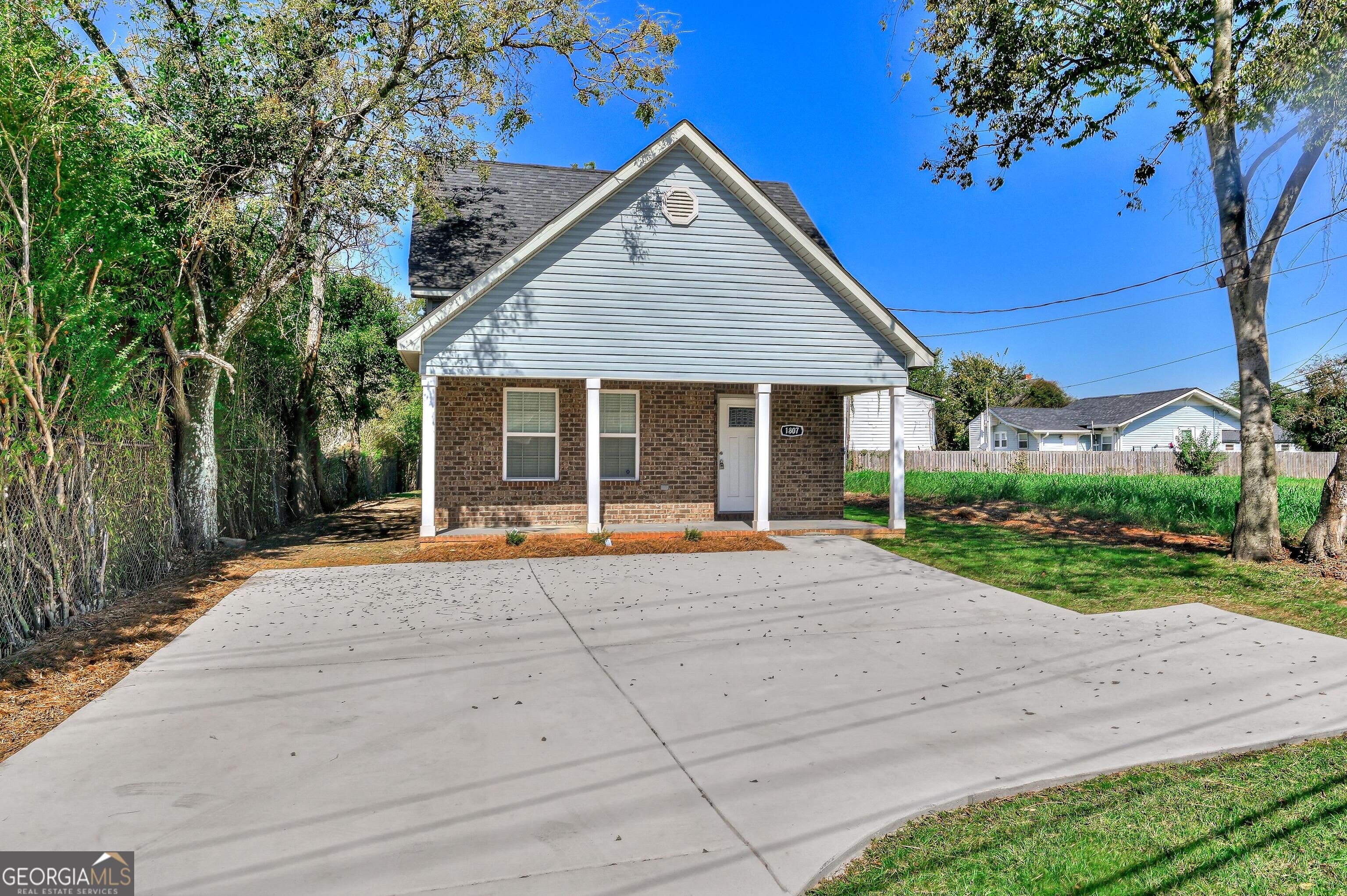 1807 Old Savannah Rd — photo