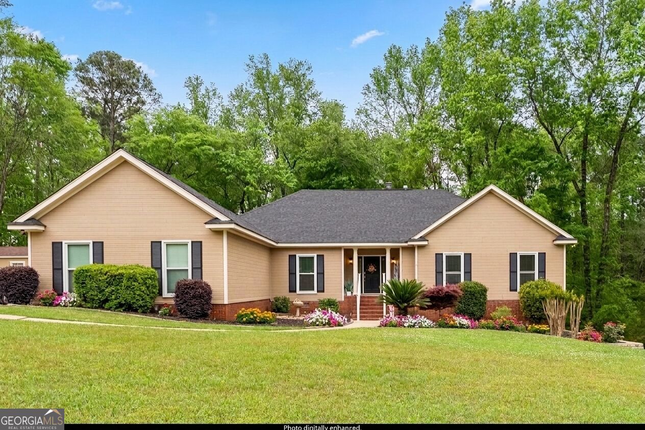 3779 Sussex Dr NE — photo