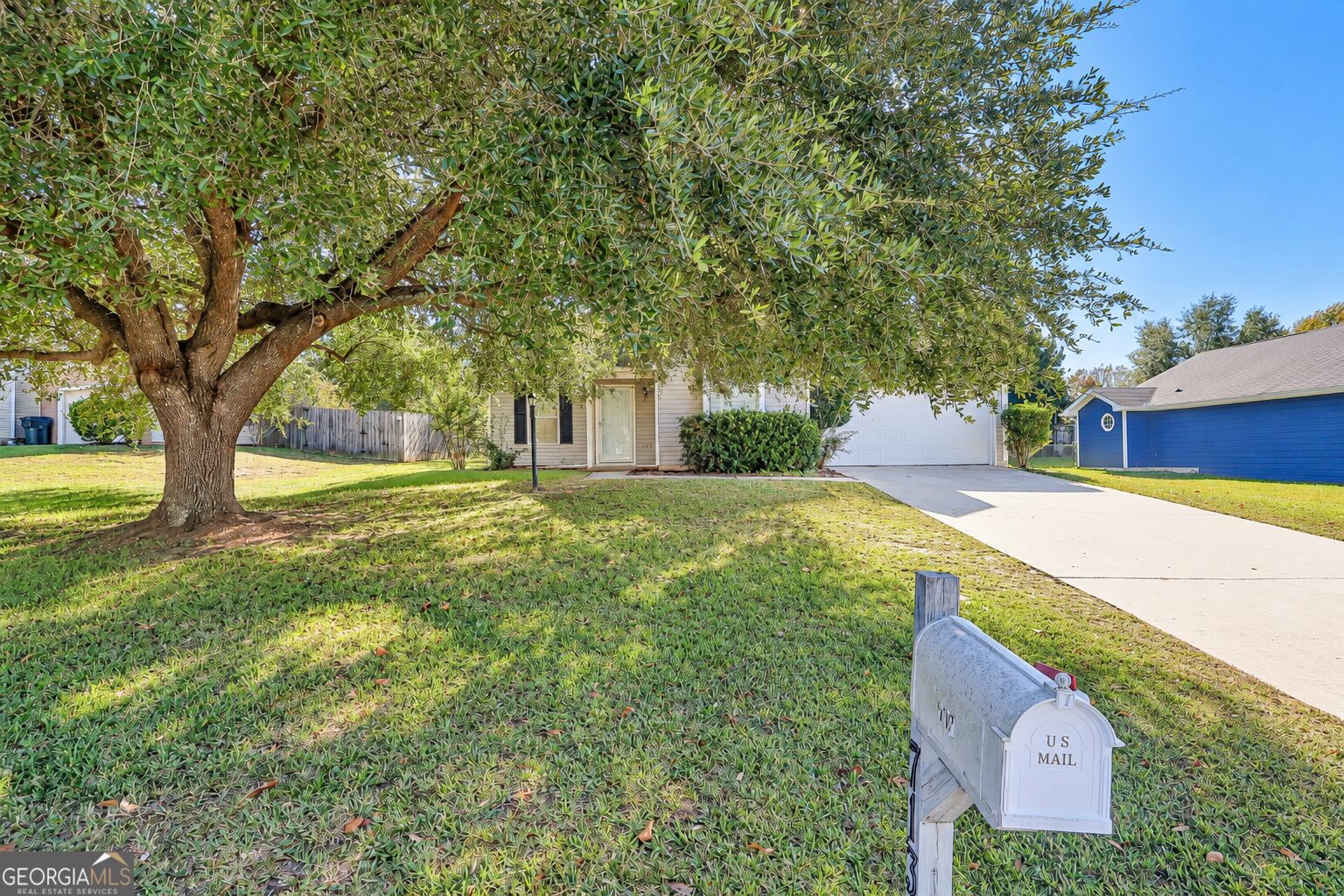 713 Gateway Dr — photo