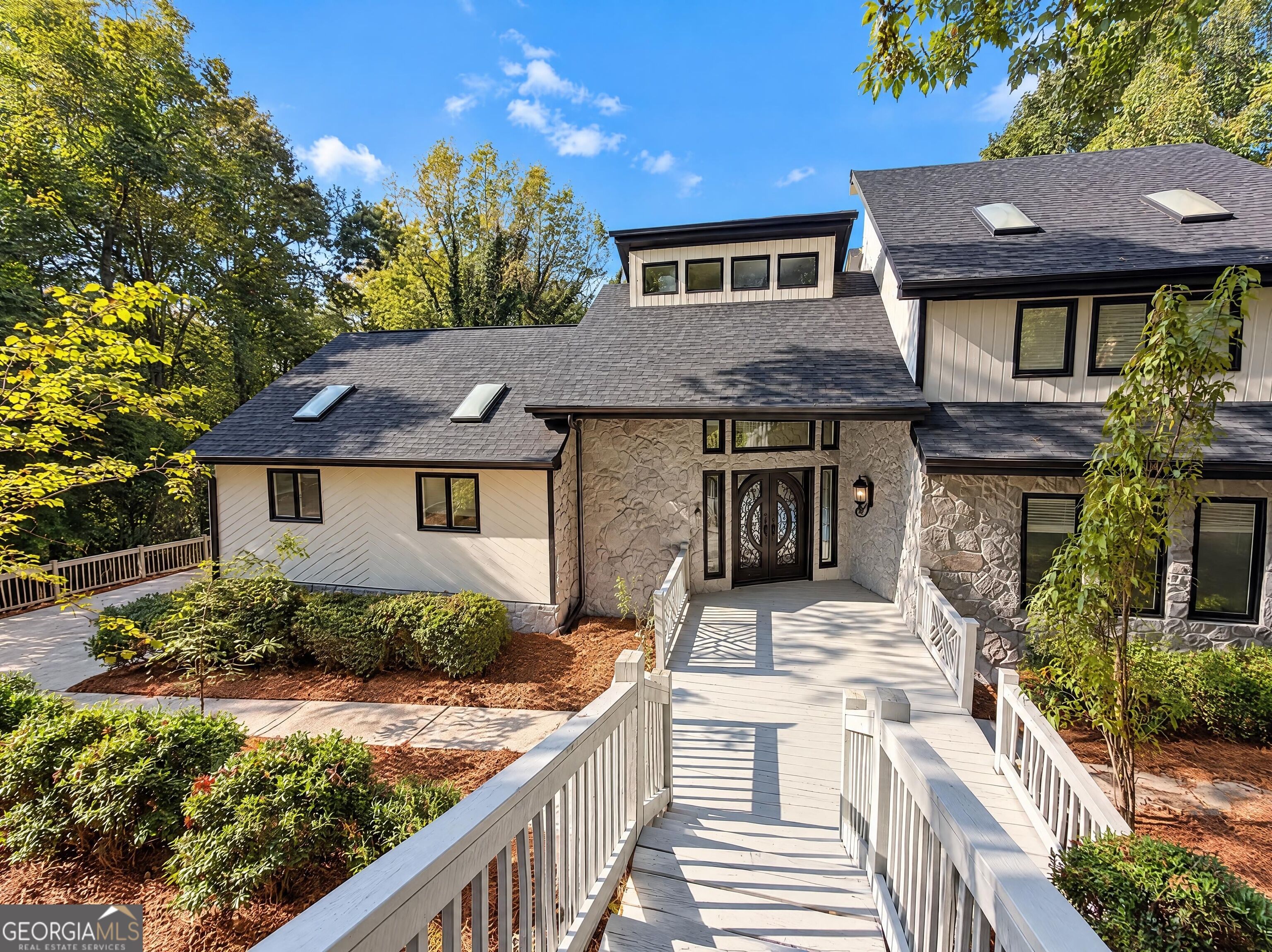 140 Huntcliff Pt — photo