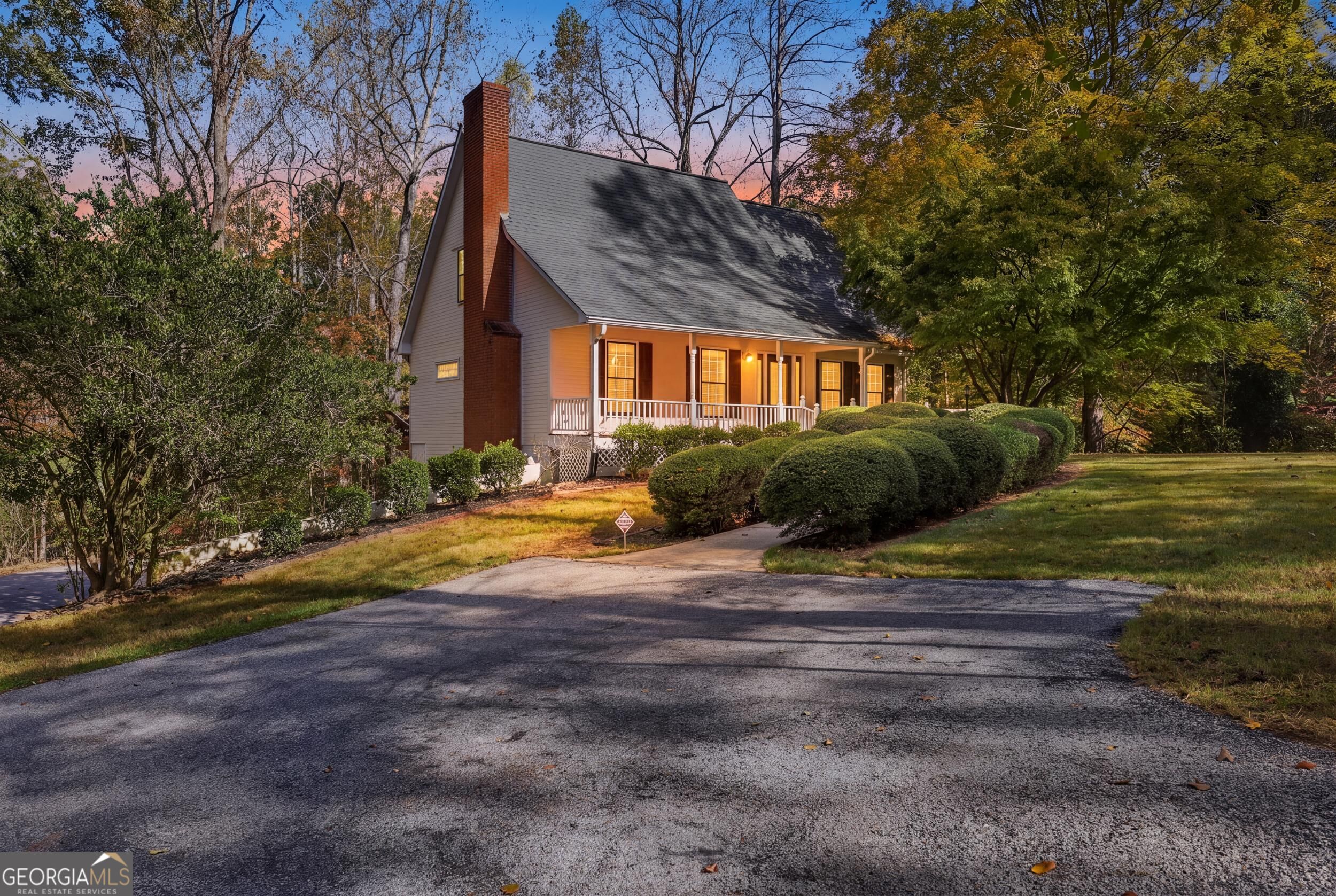 369 Featherwood Dr — photo
