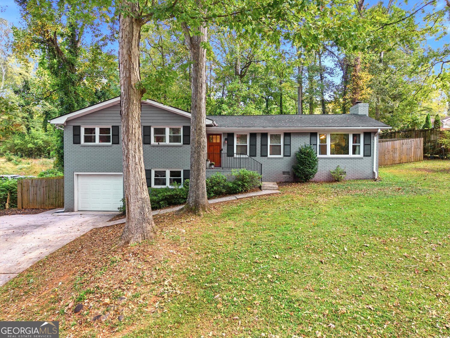 5562 Crestview Dr — photo