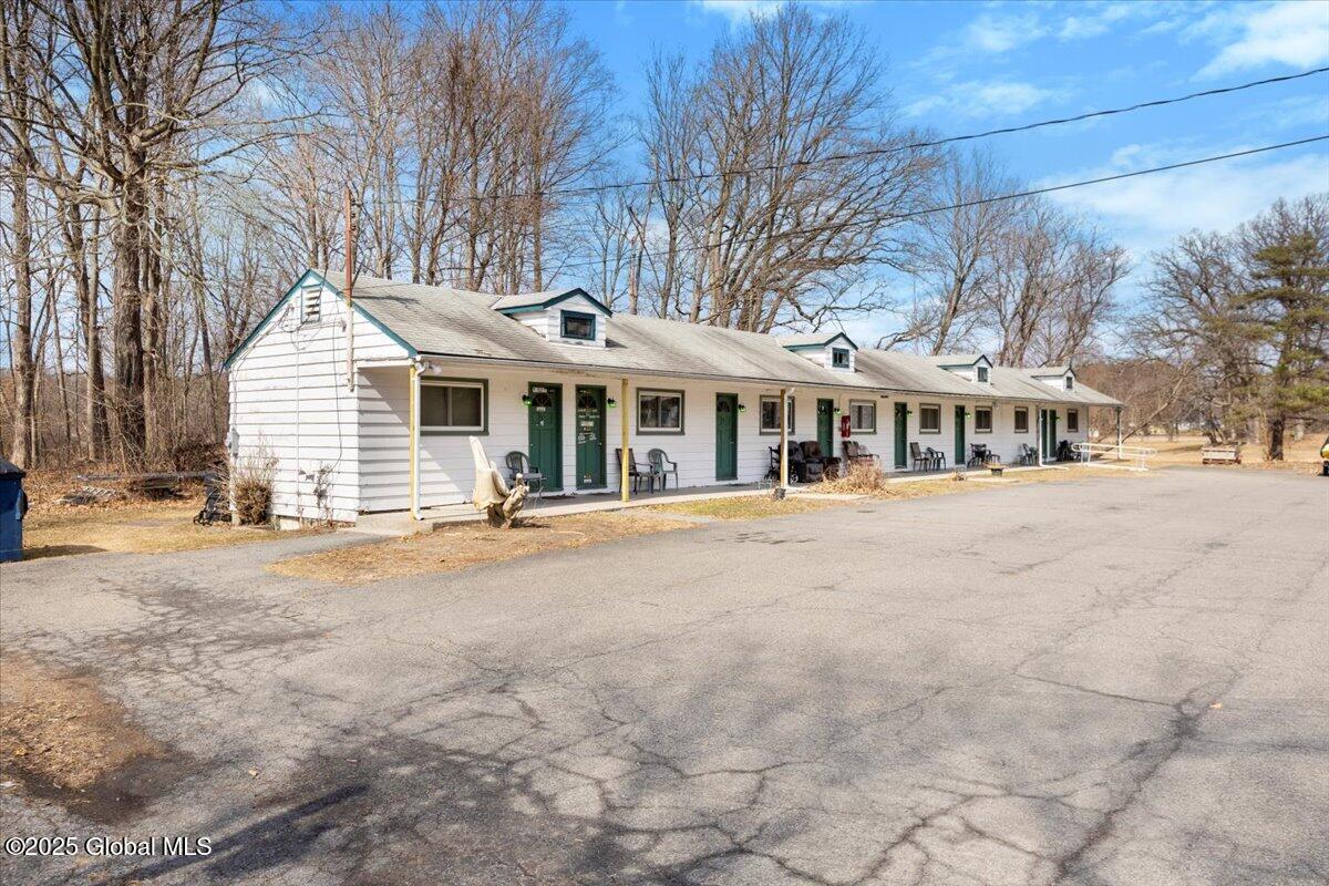 1049 River Road — photo