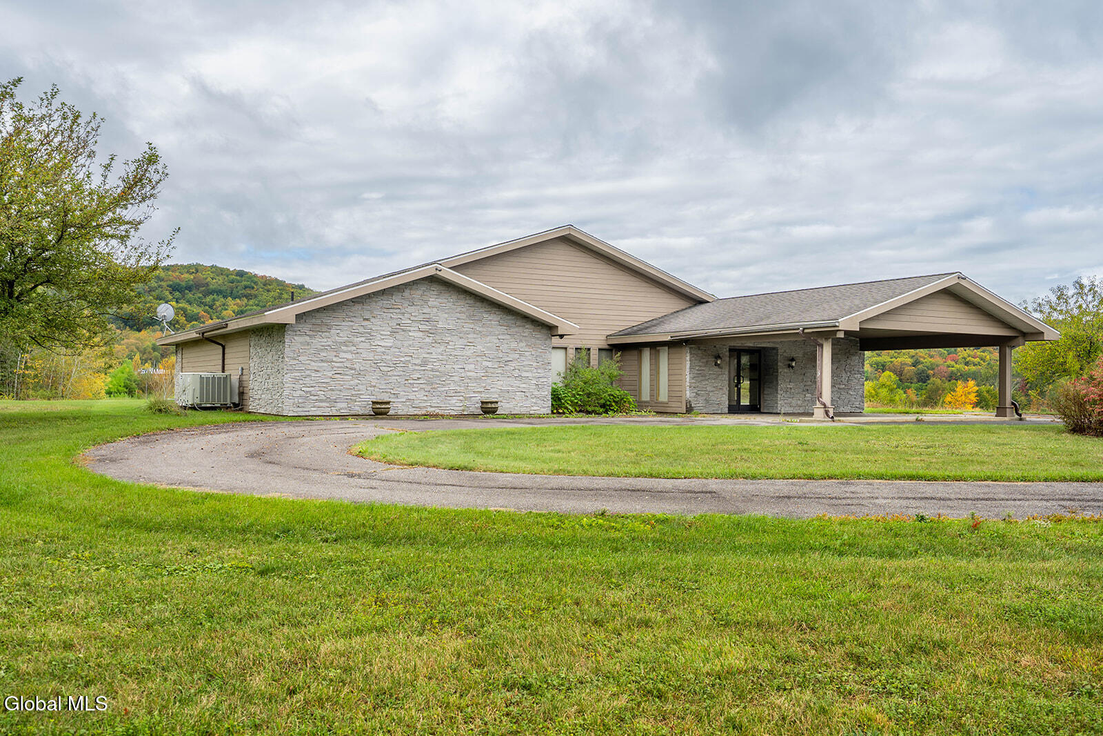 7365 State Route 22 — photo