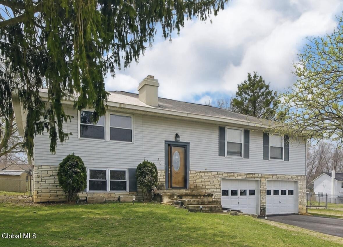 516 Woodburne Drive — photo