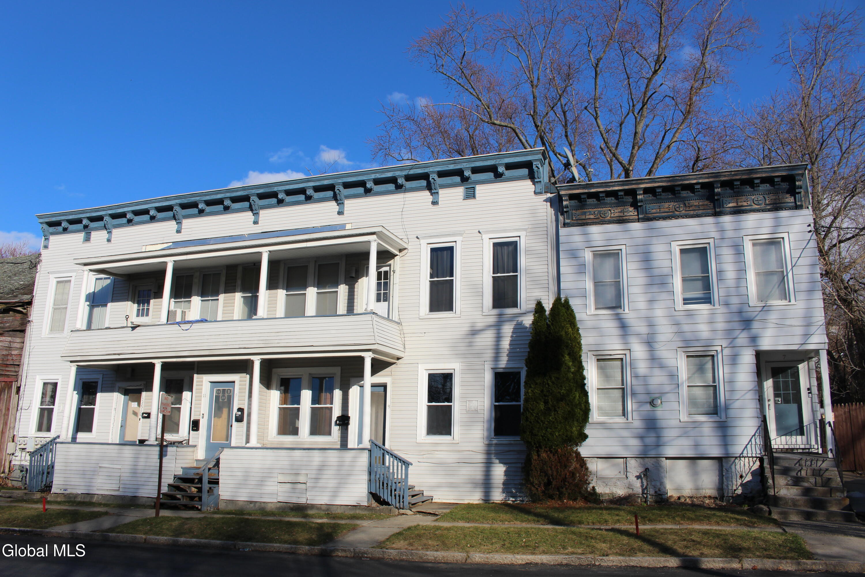 7-11 Forbes Avenue — photo