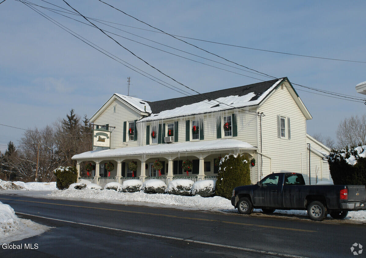 17 Main Street — photo