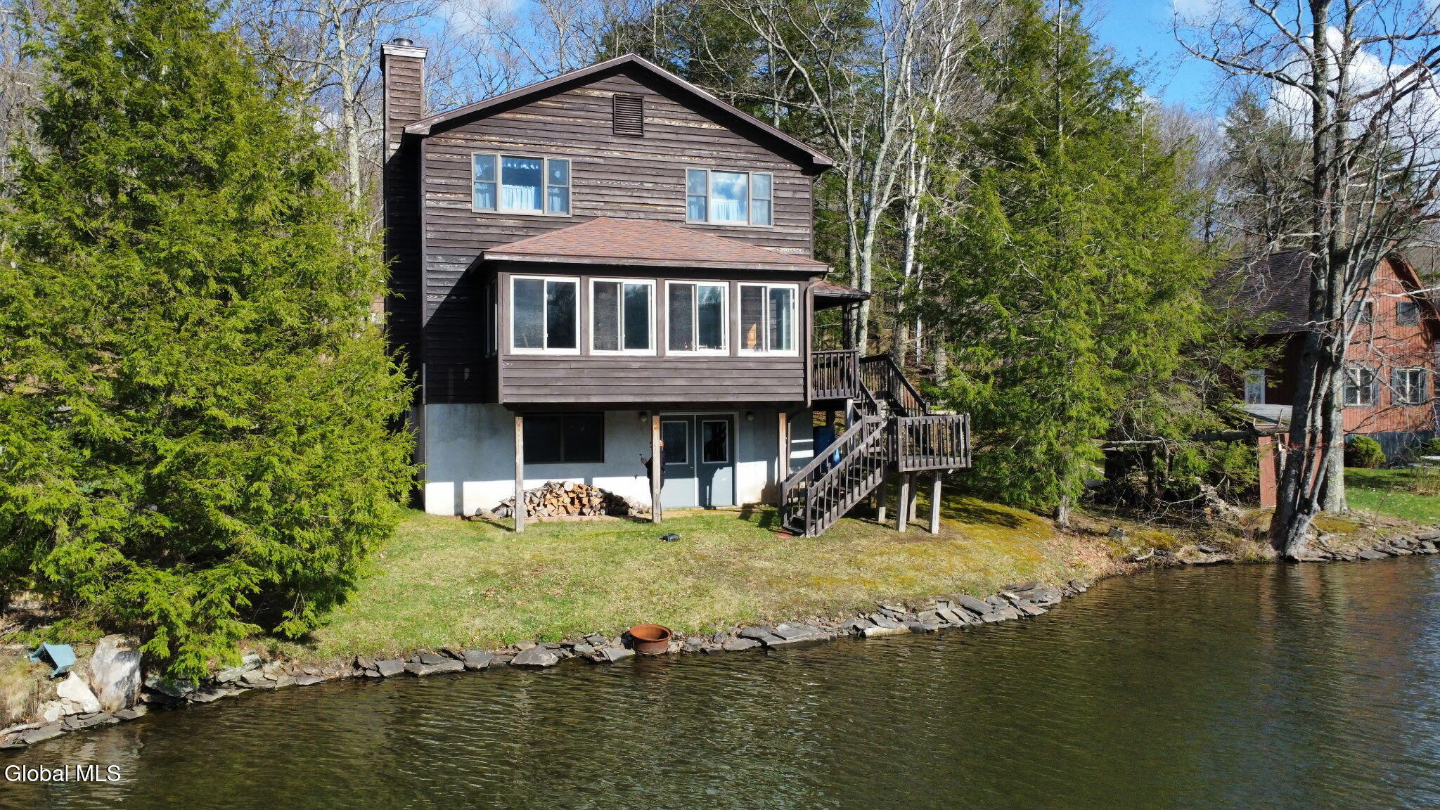 102 Shoreline Drive — photo