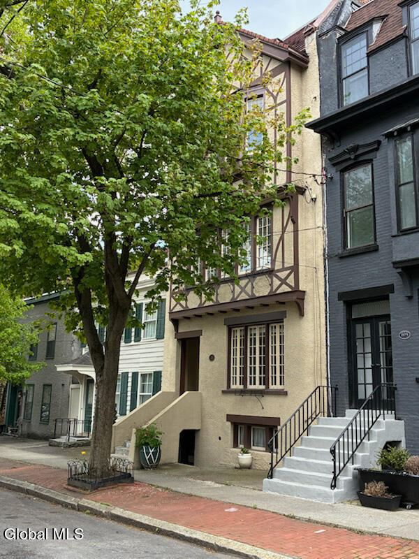 140 Chestnut Street — photo