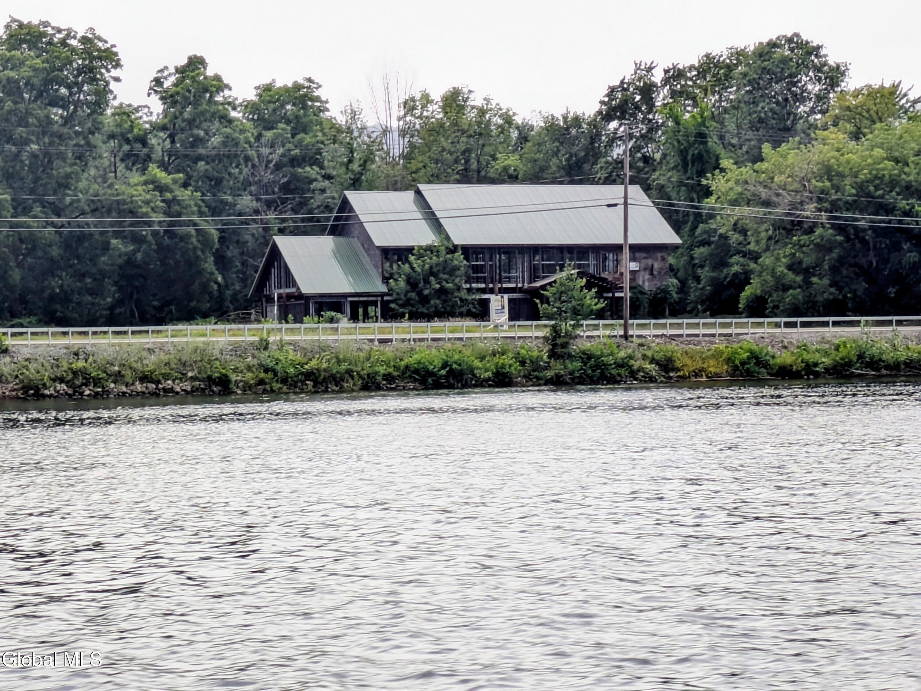 5015 Route 9N — photo