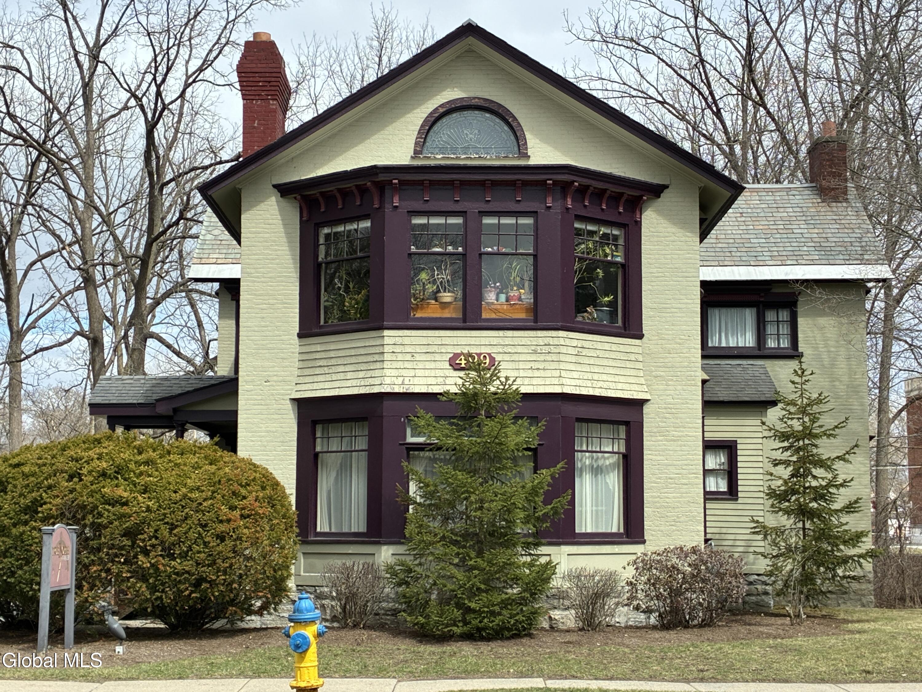 499 Glen Street — photo
