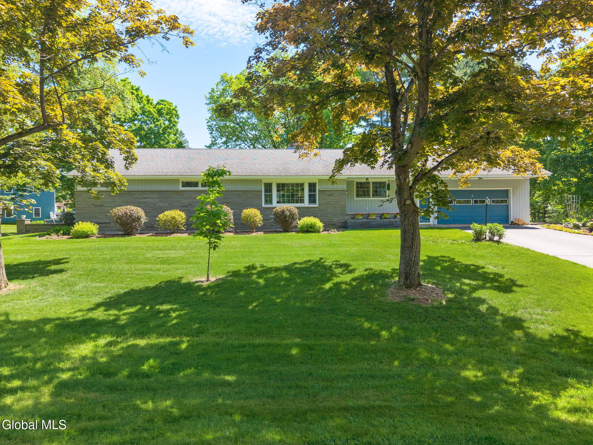 6 W Hite Court — photo
