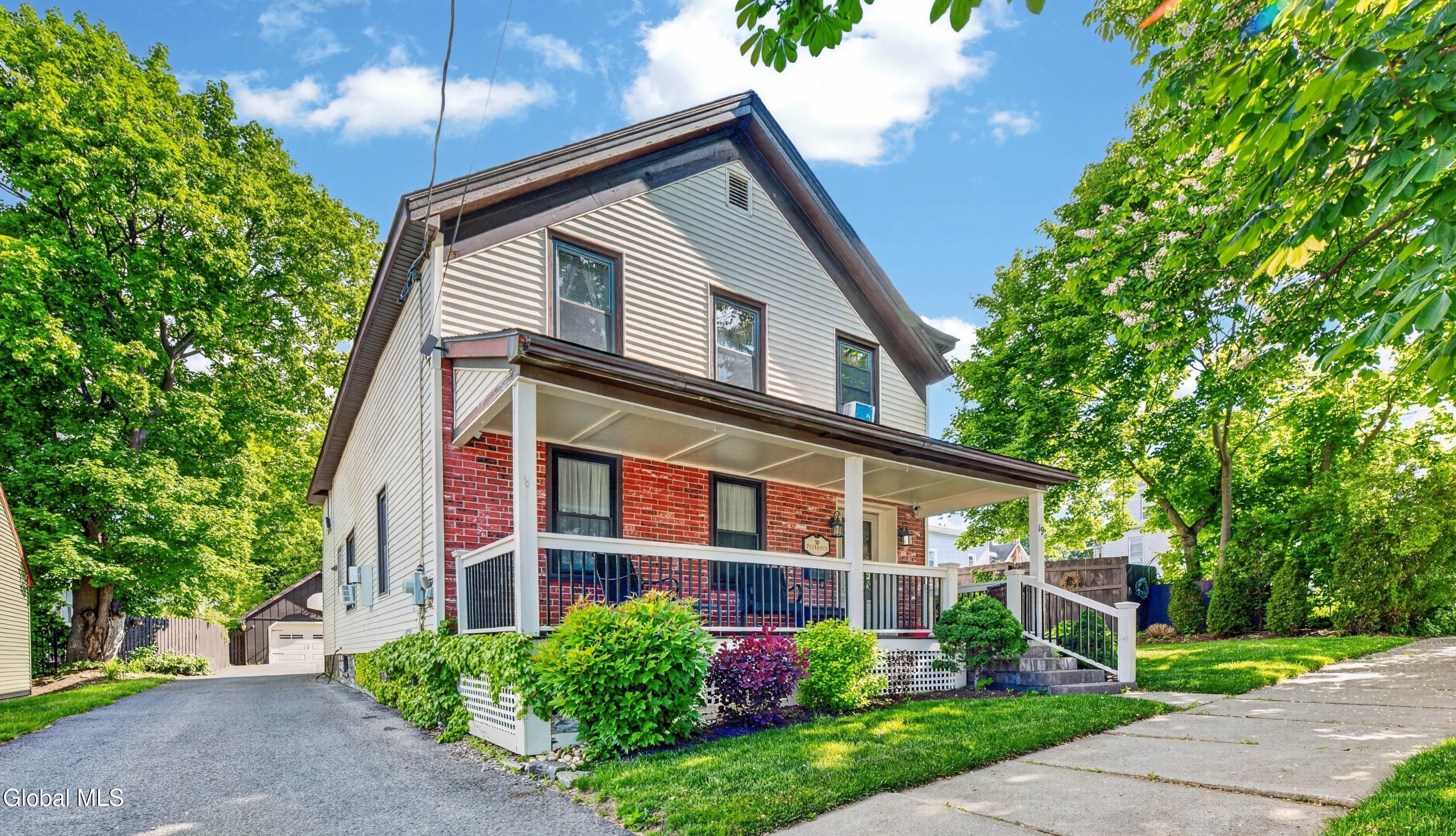 19 W Montgomery Street — photo
