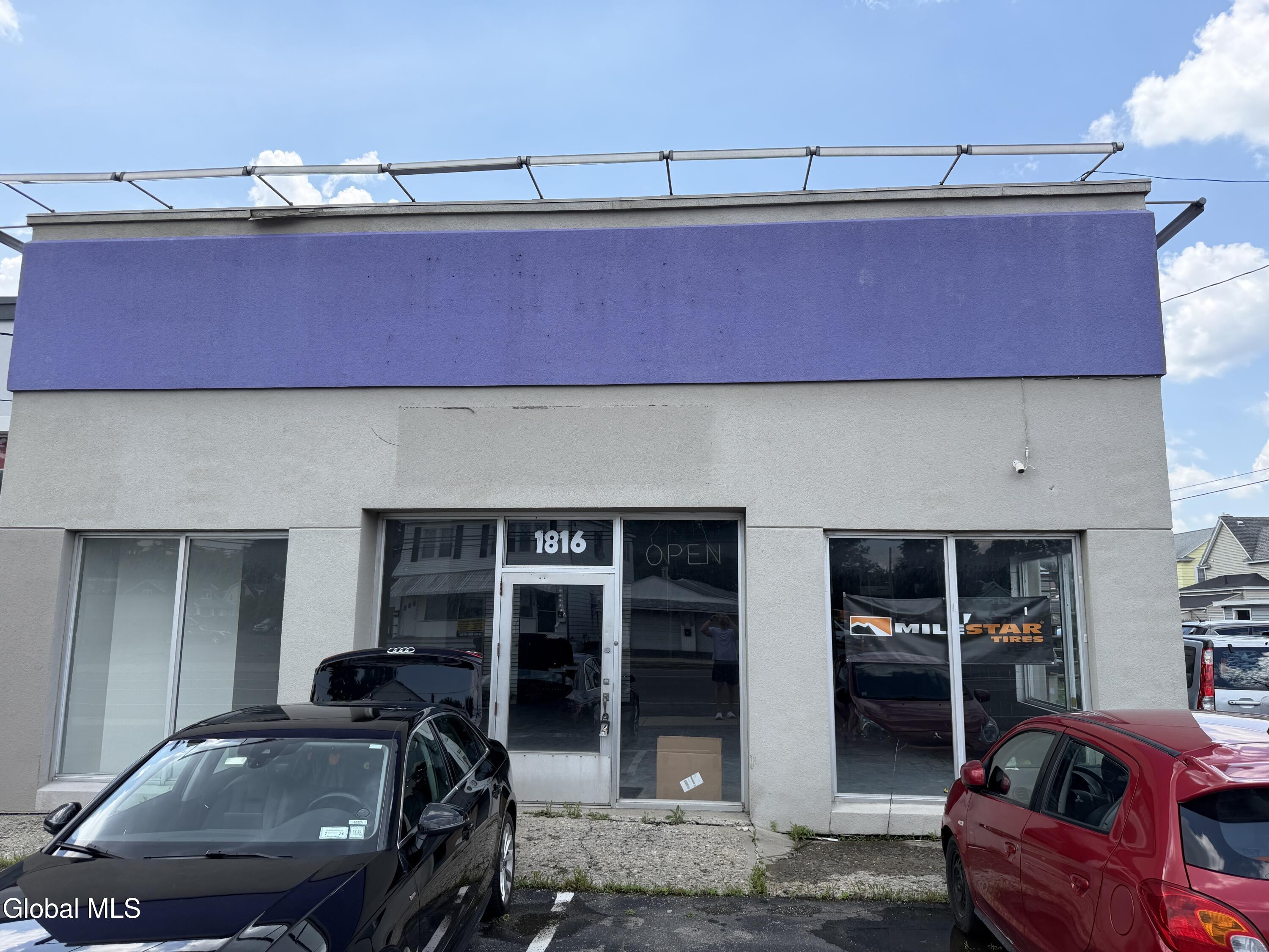 1818 a State Street — photo