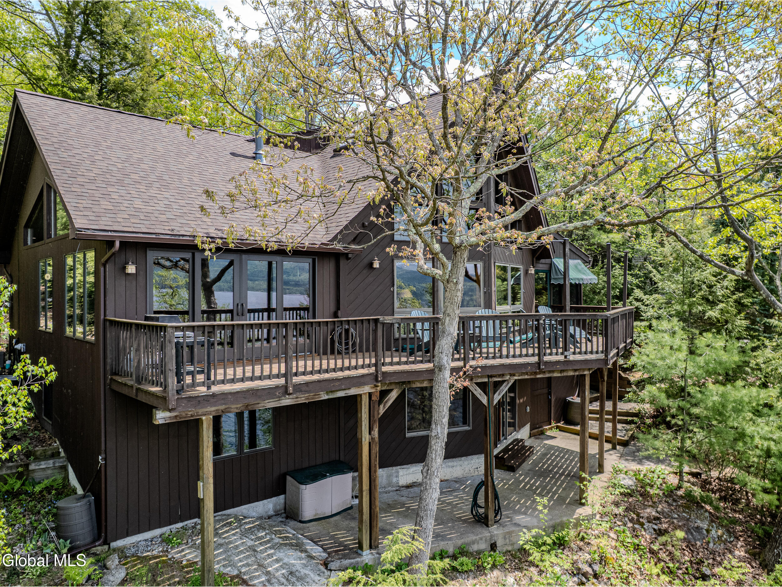 5569 Evergreen Shores Way — photo