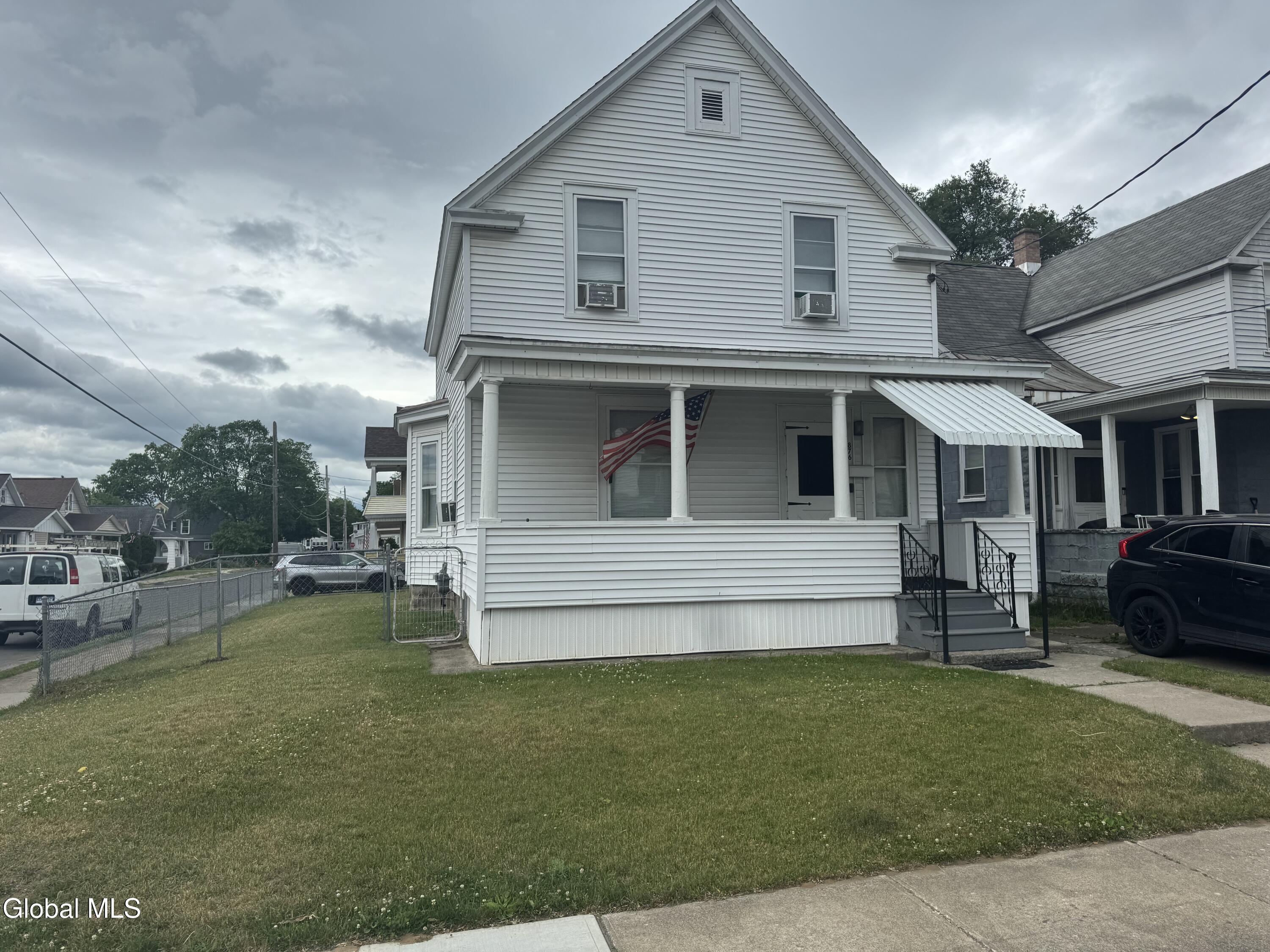 876 Thompson Street — photo