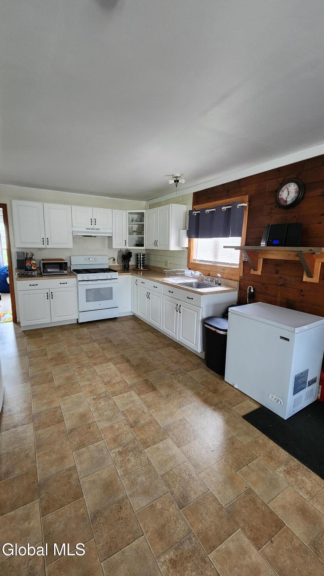 1632 Rt 28 — photo