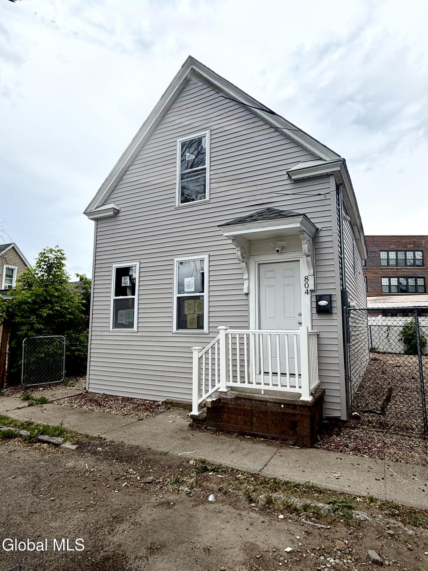 804 Arch Street — photo