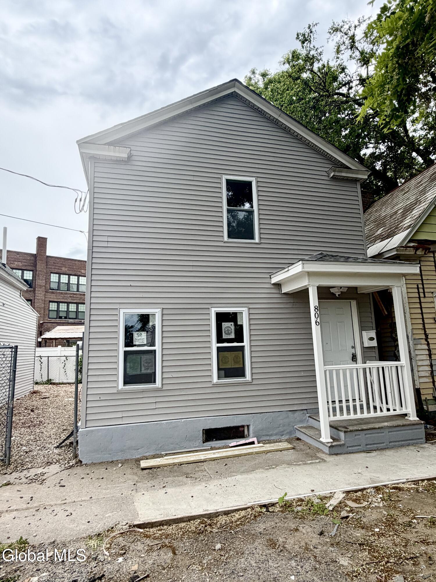 806 Arch Street — photo