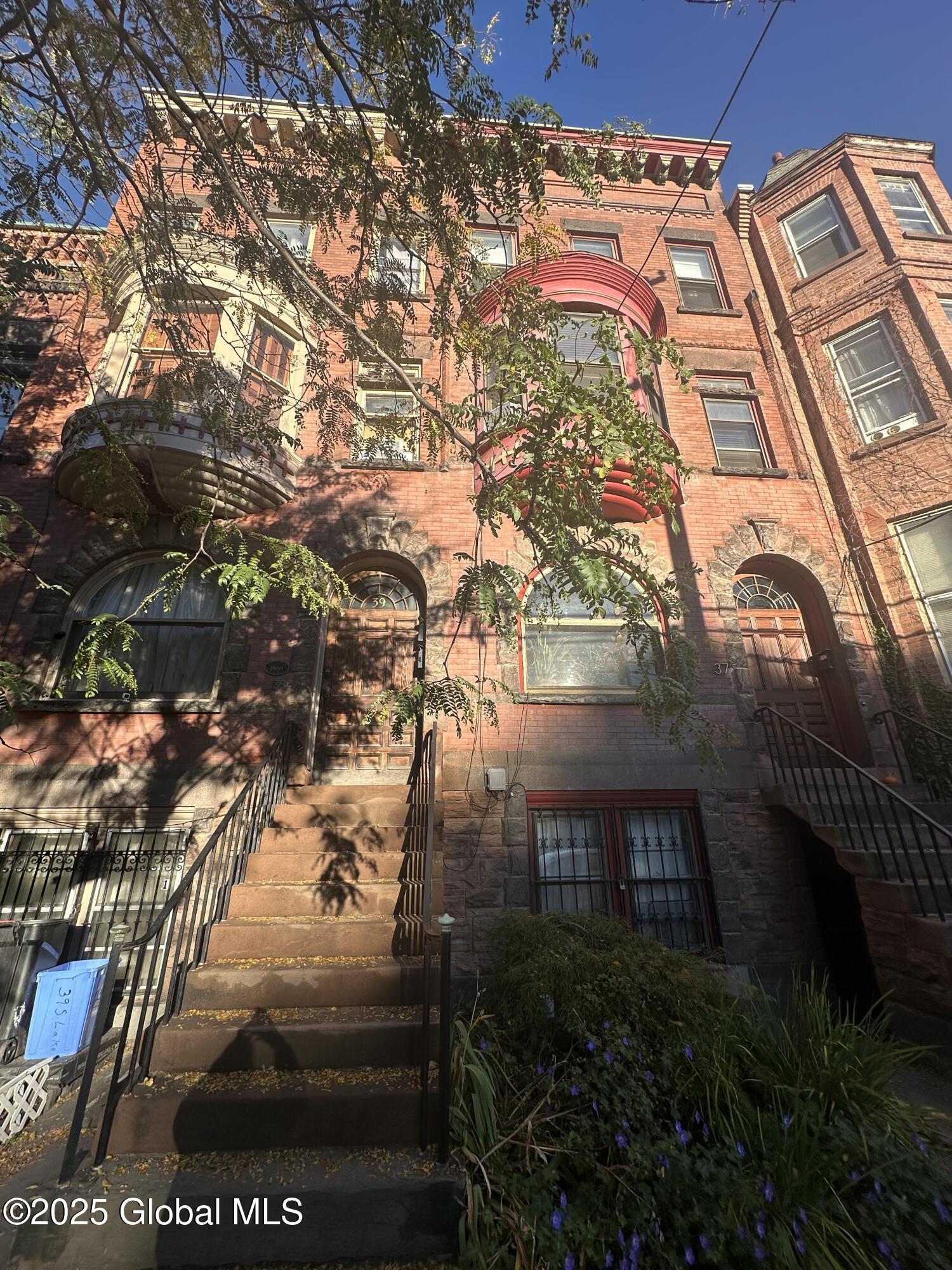 39 S Lake Avenue, Unit #4 — photo