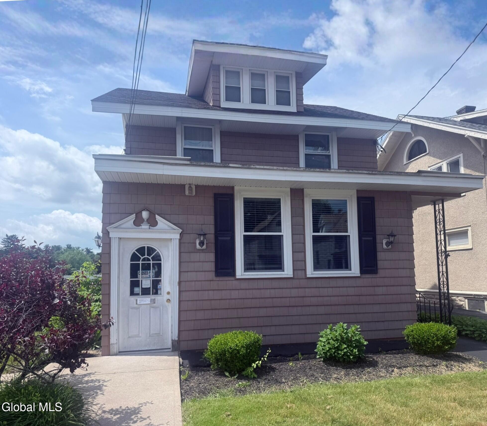 1598 Union Street — photo