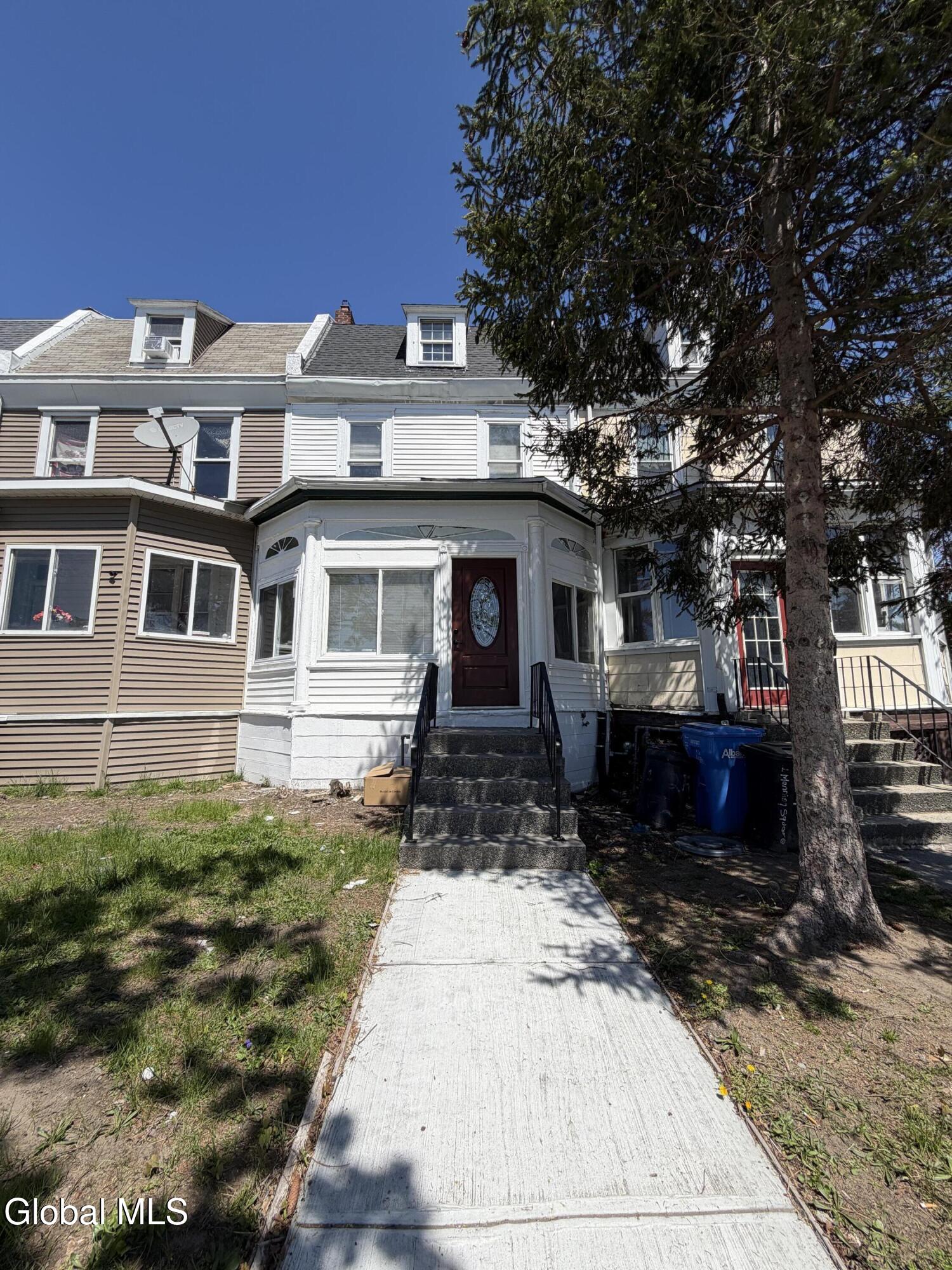 2 Manning Square — photo