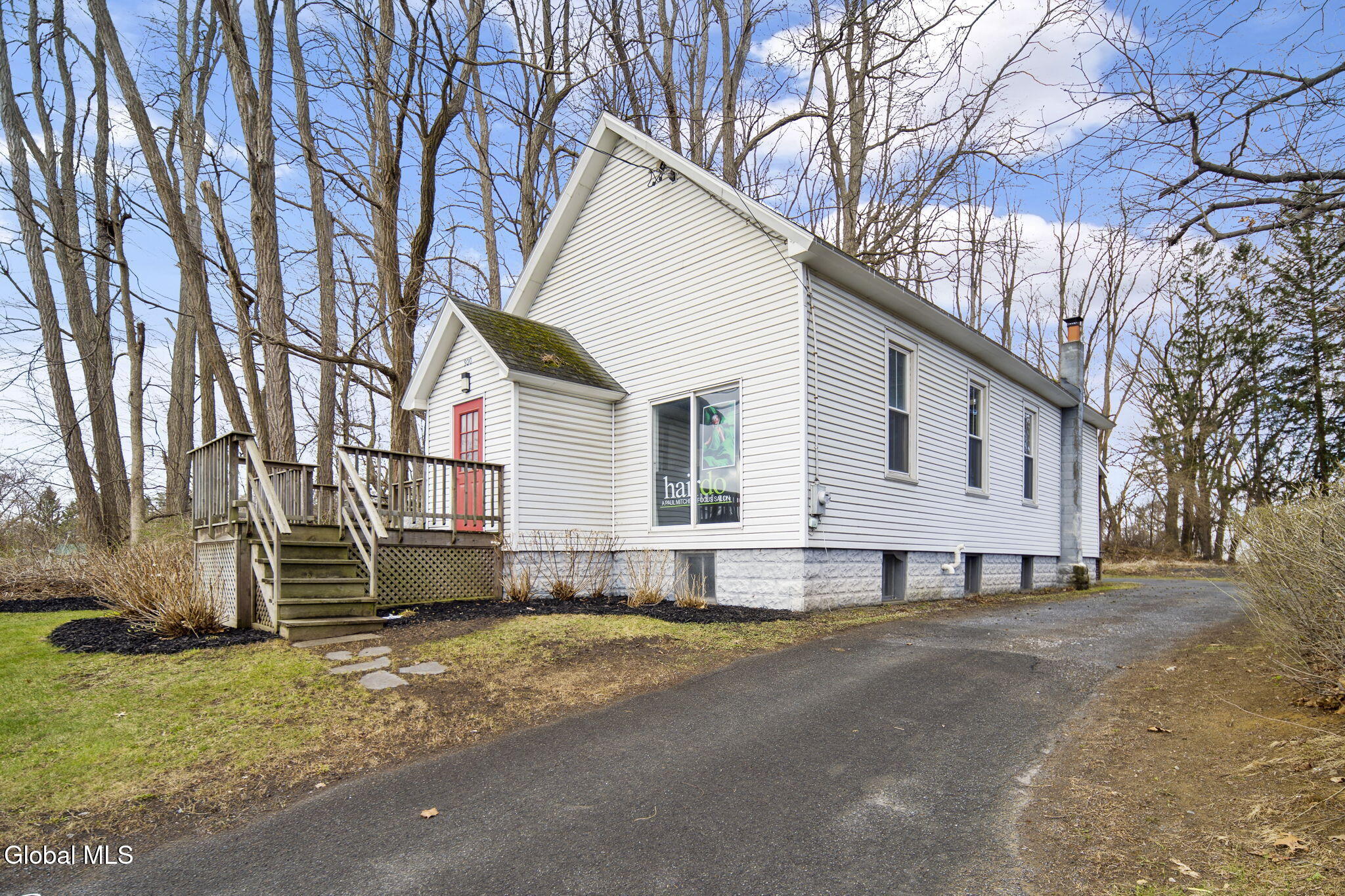 300 Old Niskayuna Road — photo