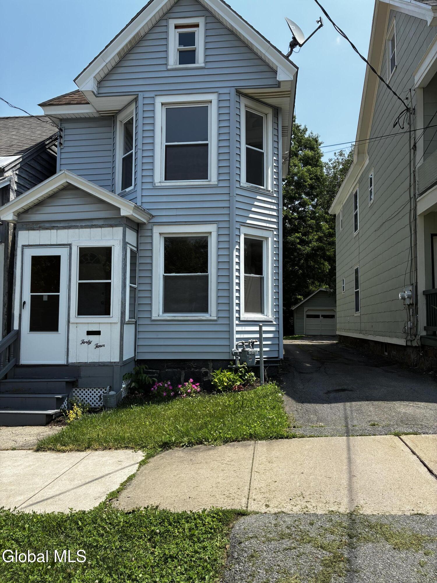 44 S Perry Street — photo