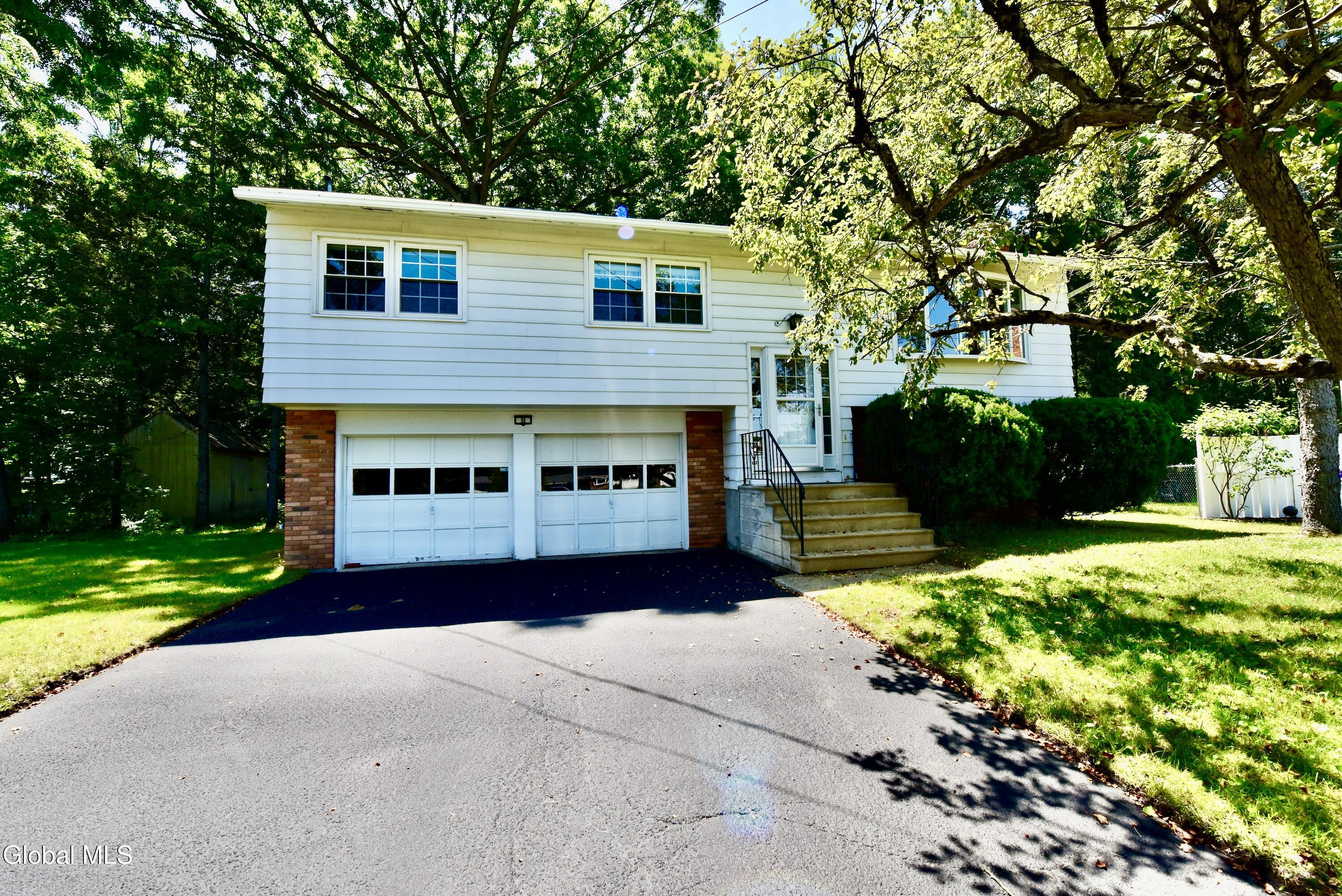4 Cedar Court — photo