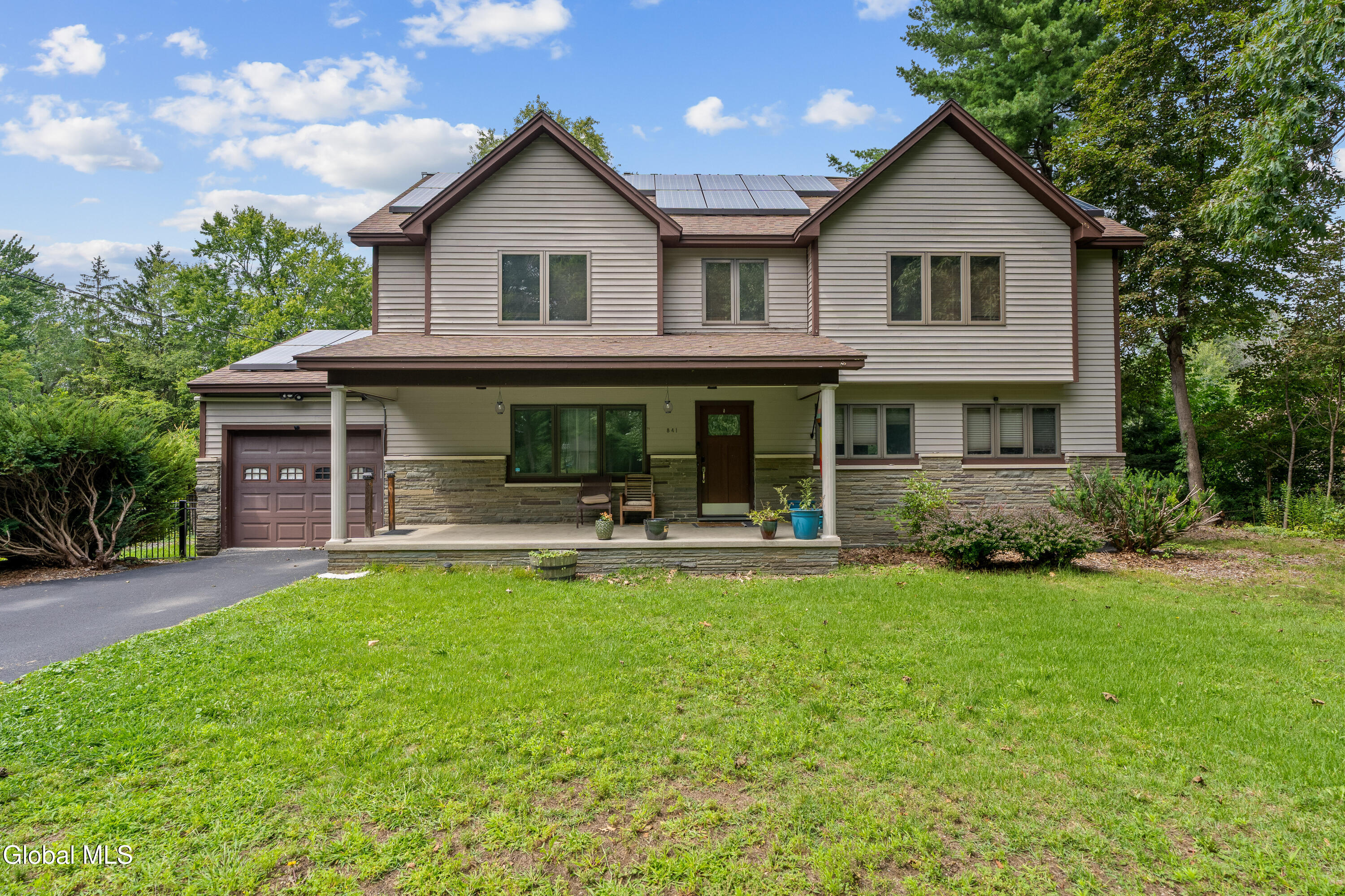 841 Harris Drive — photo