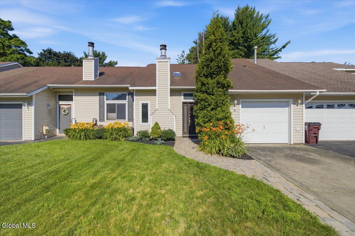 8 Green Meadow Drive — photo