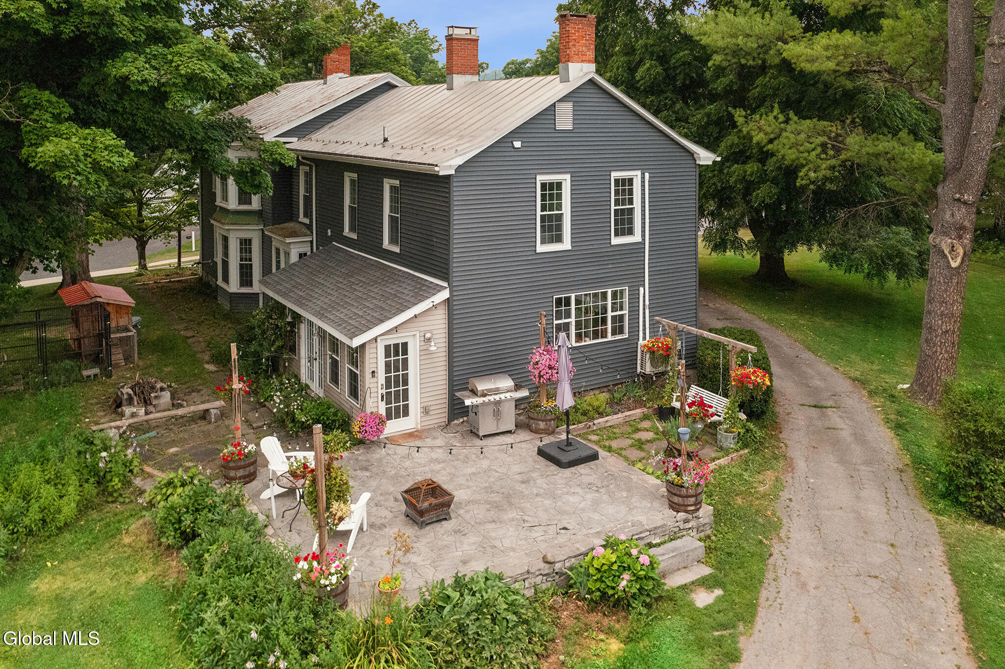 352 Main Street — photo