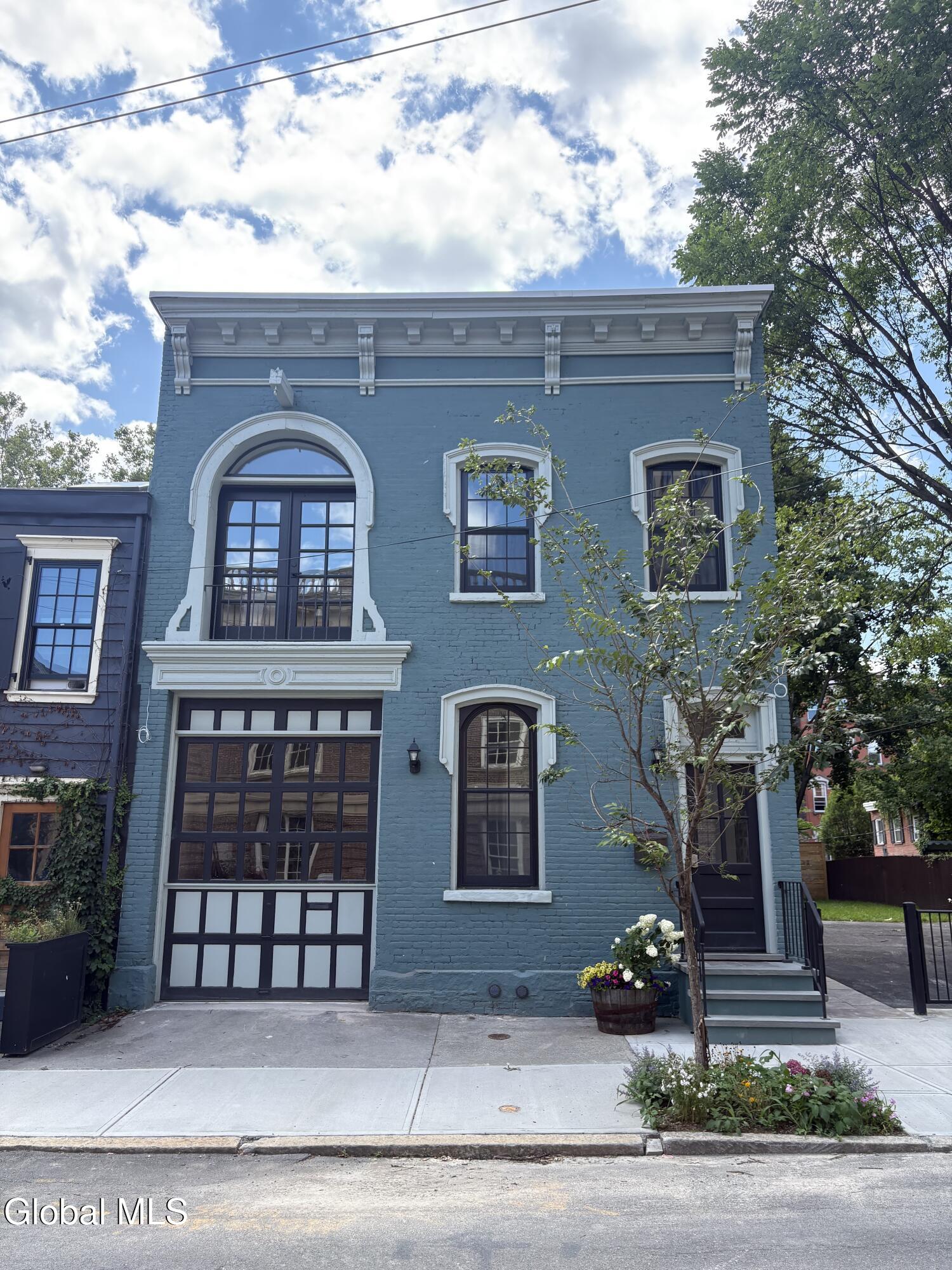 2 Spring Street — photo