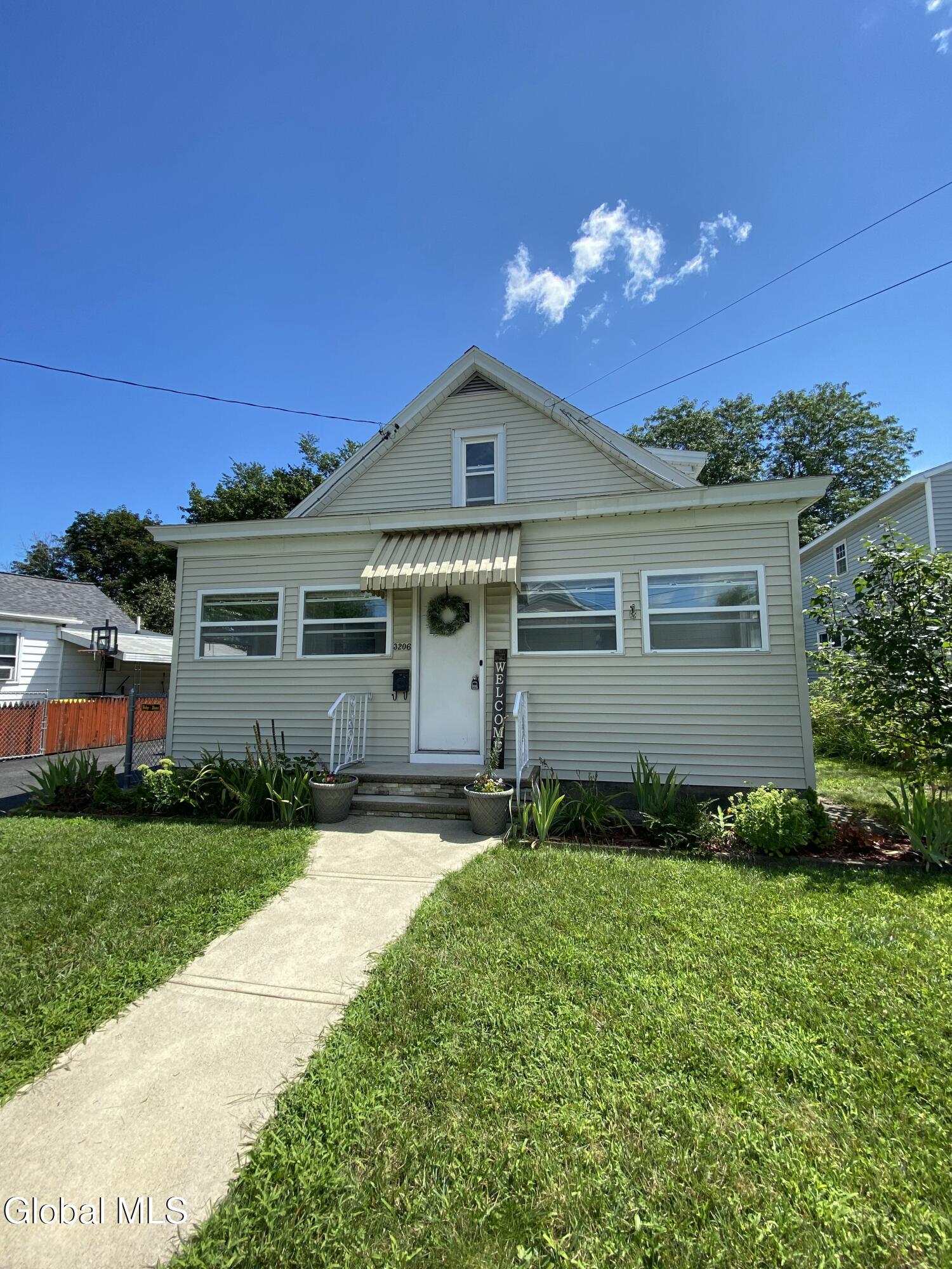 3206 Phillip Street — photo