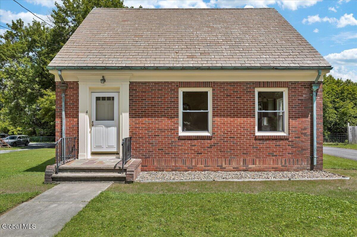 4 Russell Avenue — photo