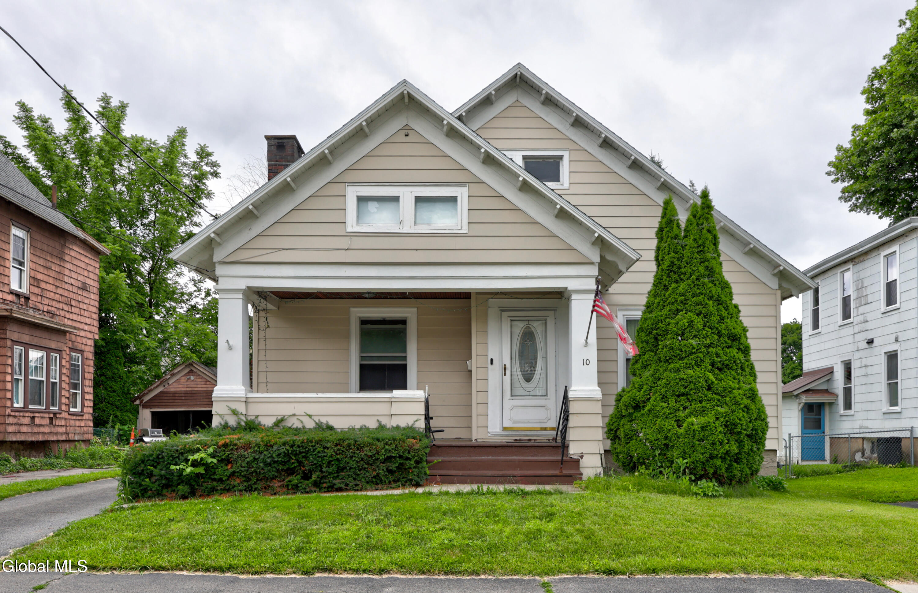 10 Arnold Avenue — photo