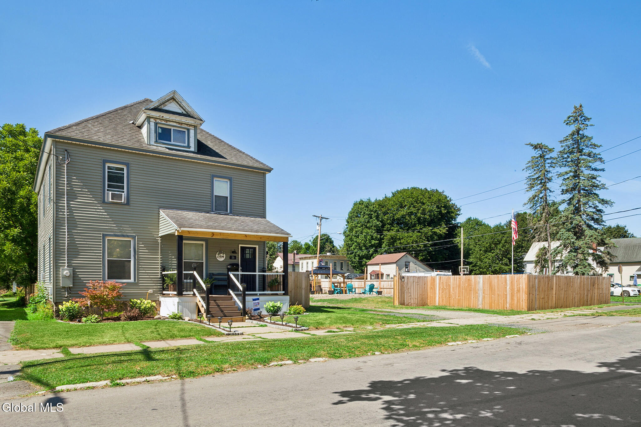 16 E Faville Avenue — photo