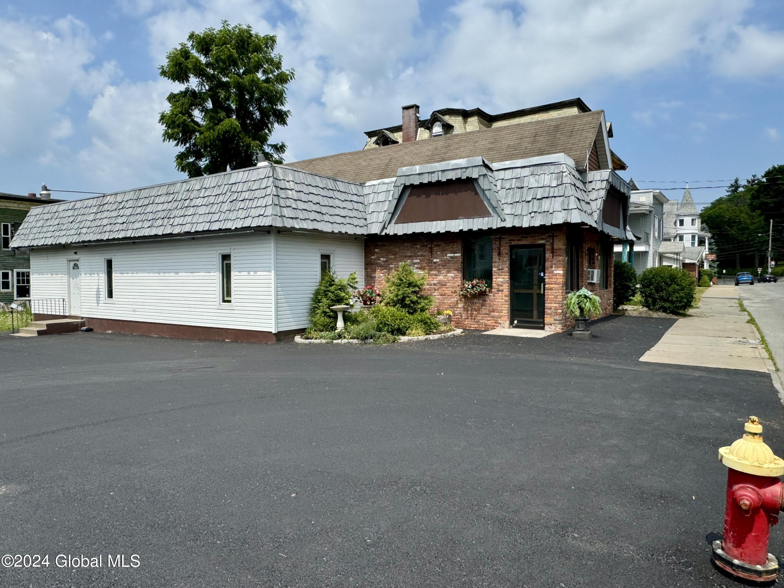 194 Guy Park Avenue — photo