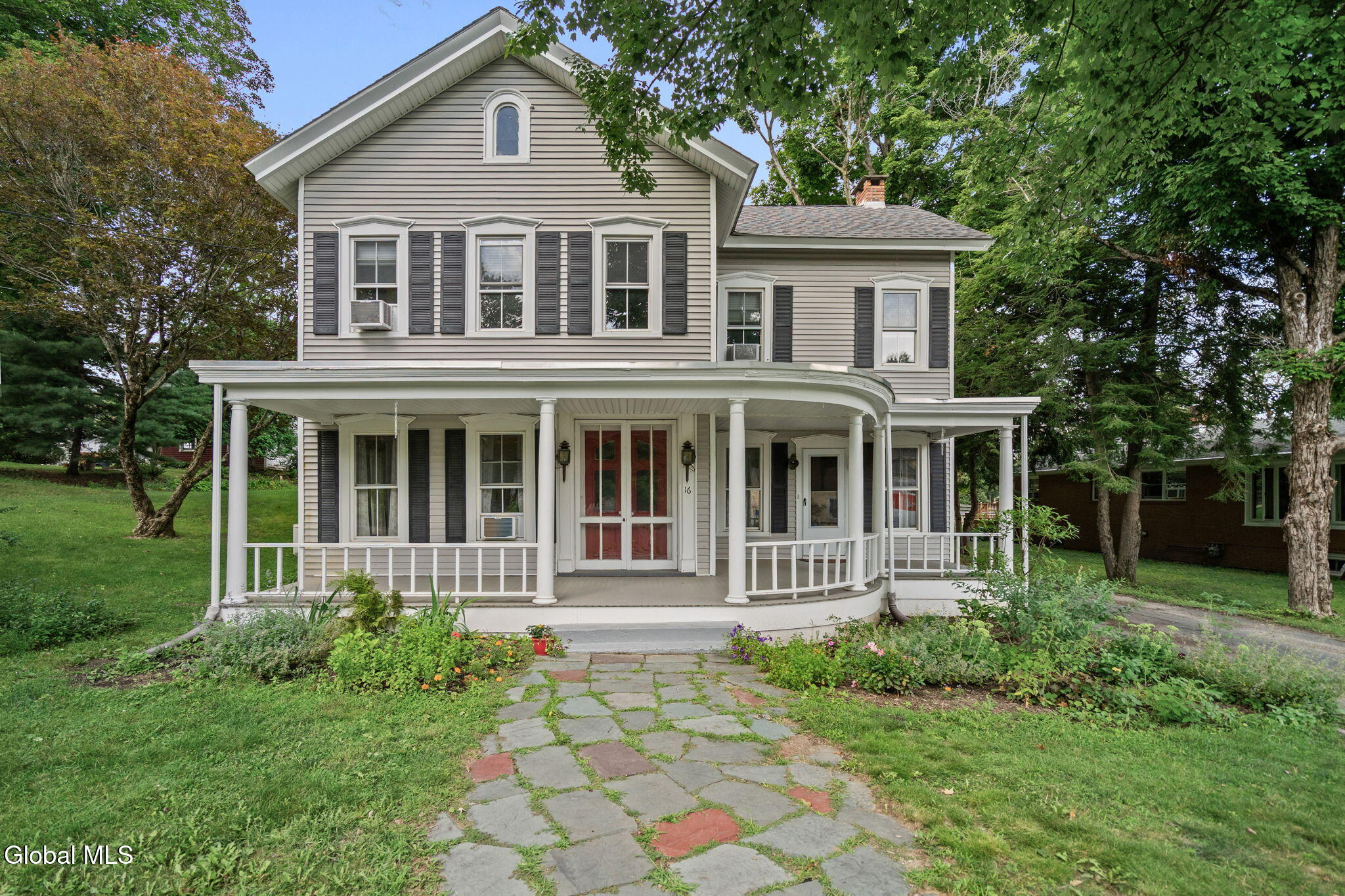 16 Maple Avenue — photo