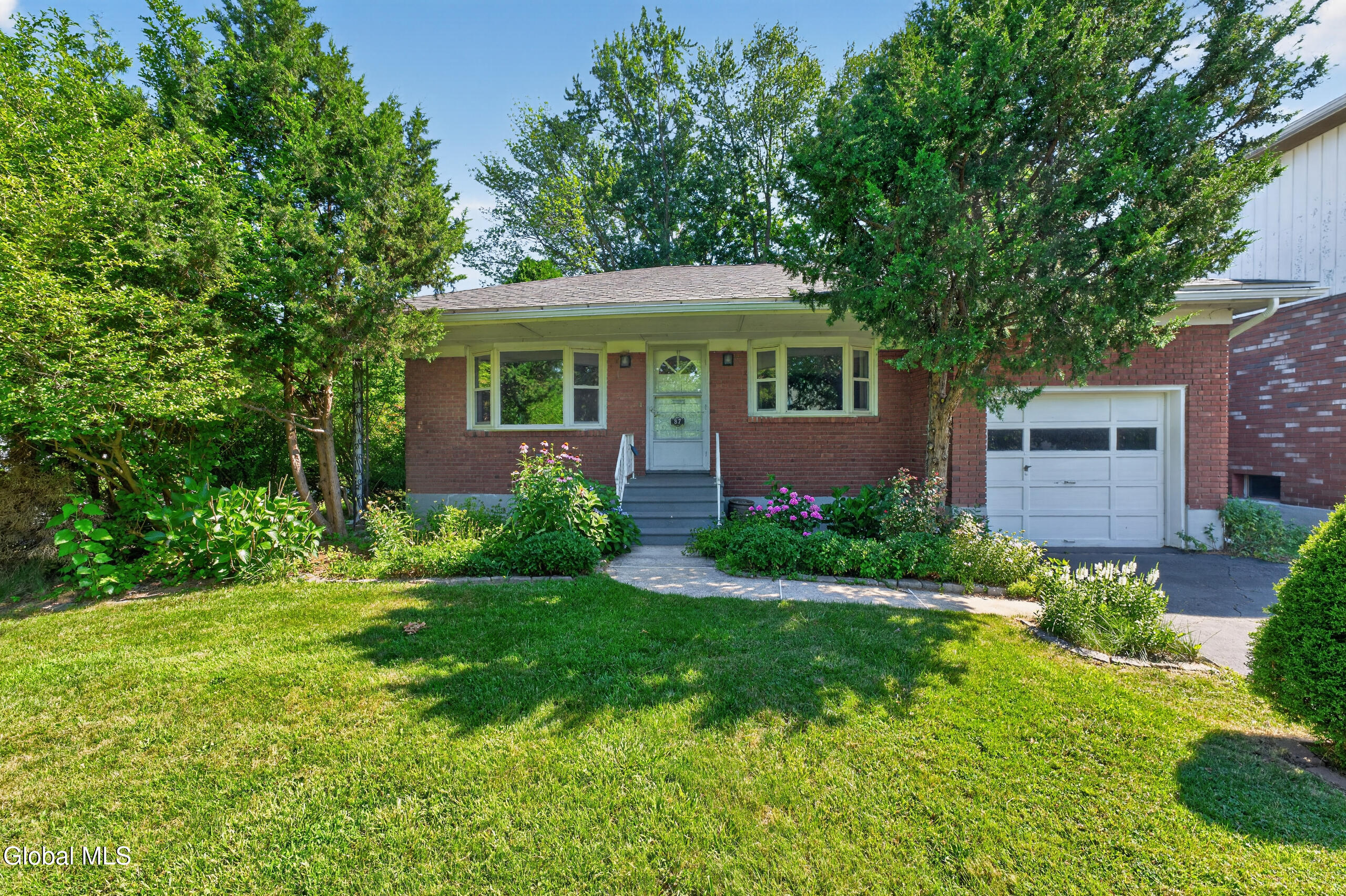 87 Buckingham Drive — photo