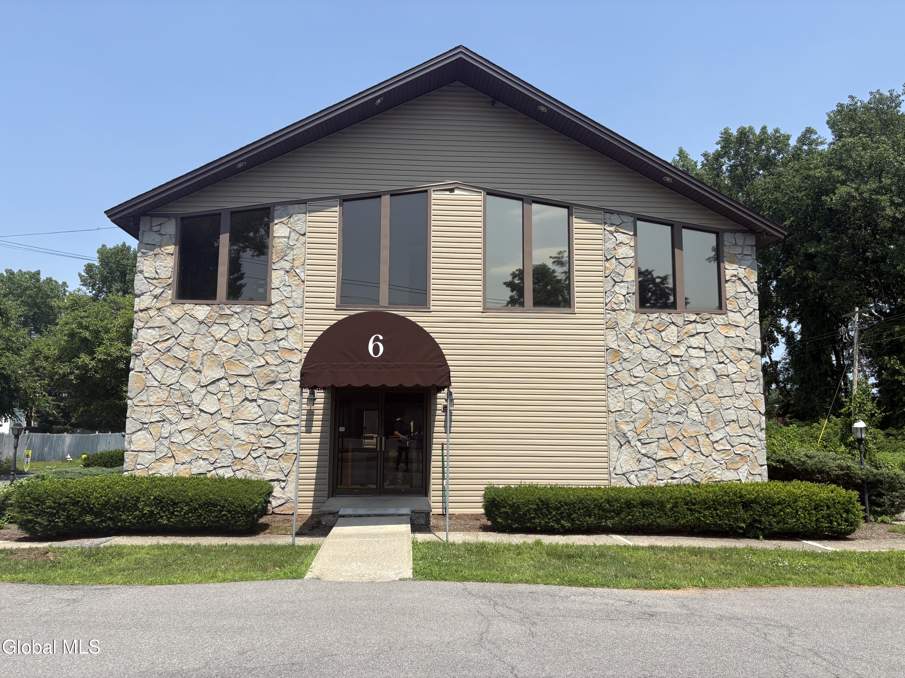 6 Walker Way — photo