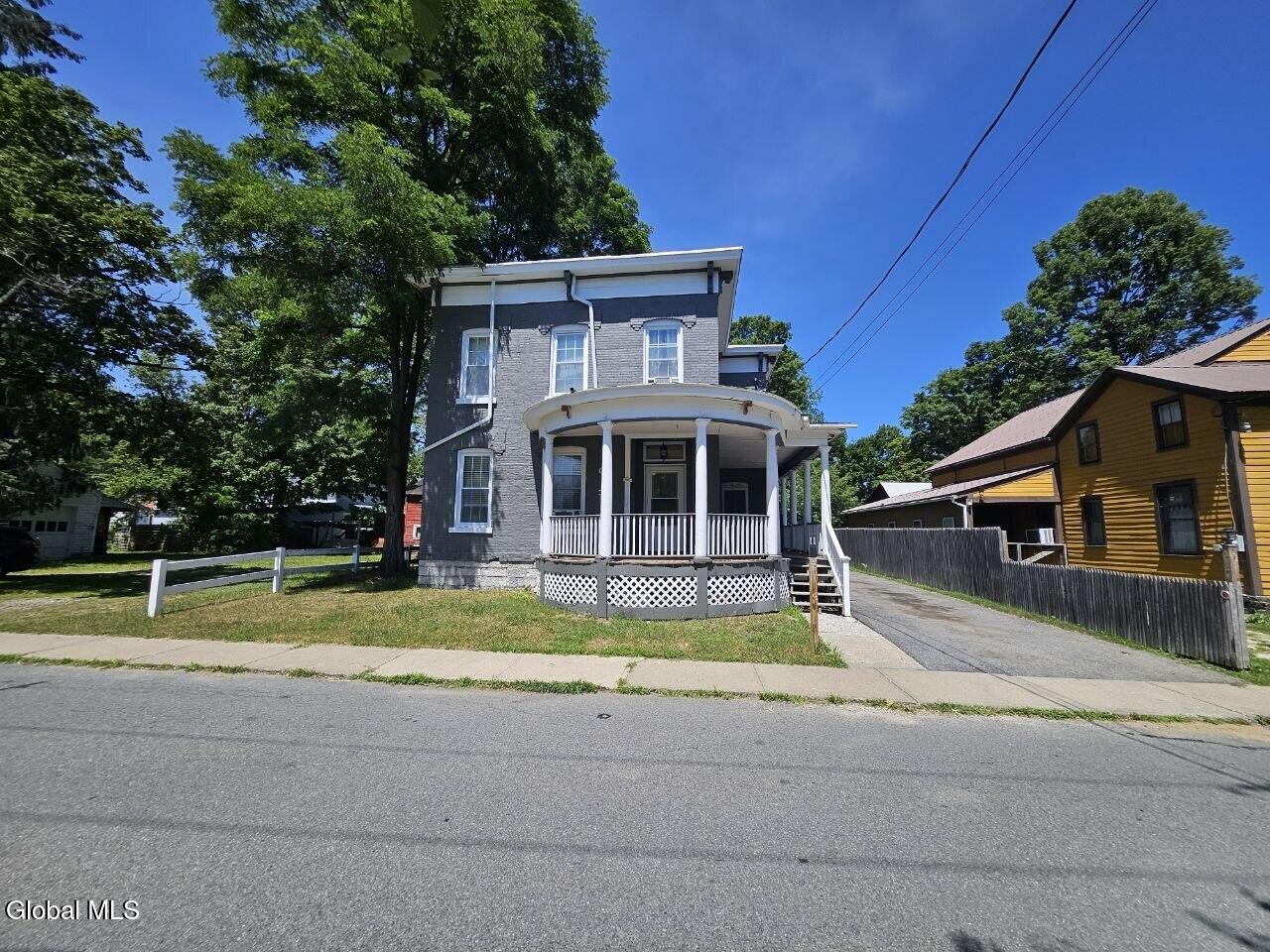 5 Maple Street — photo