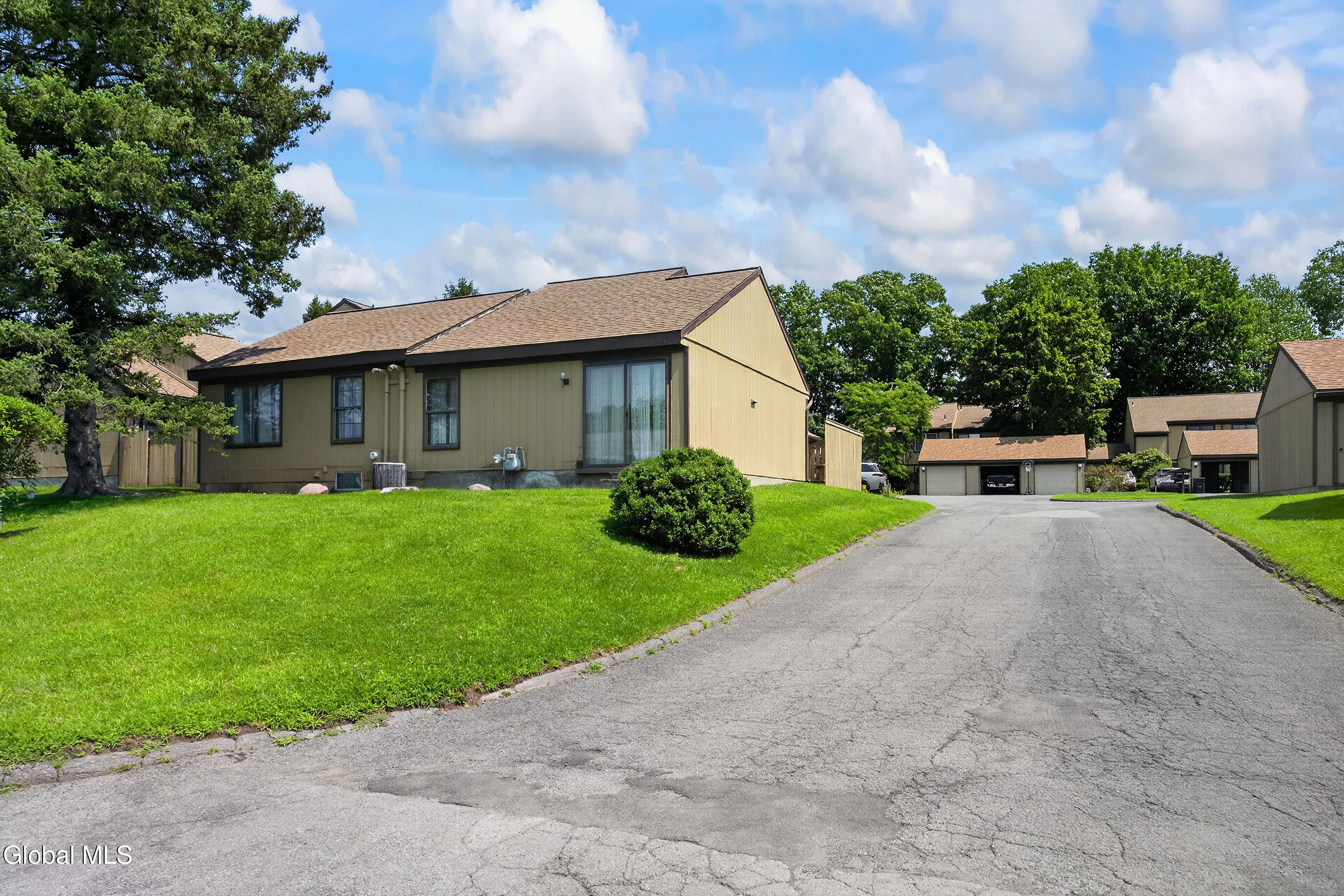 901 Huntington Court — photo