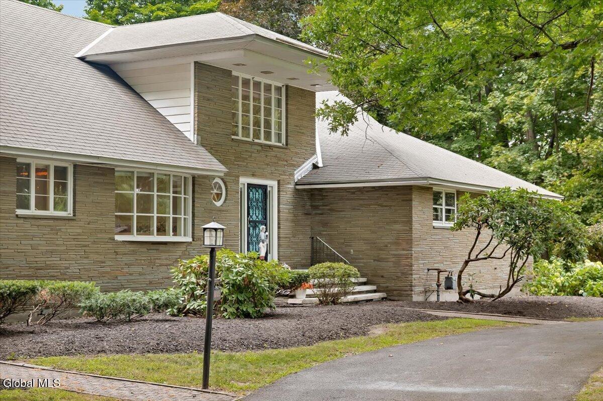 1005 Fairlane Road — photo