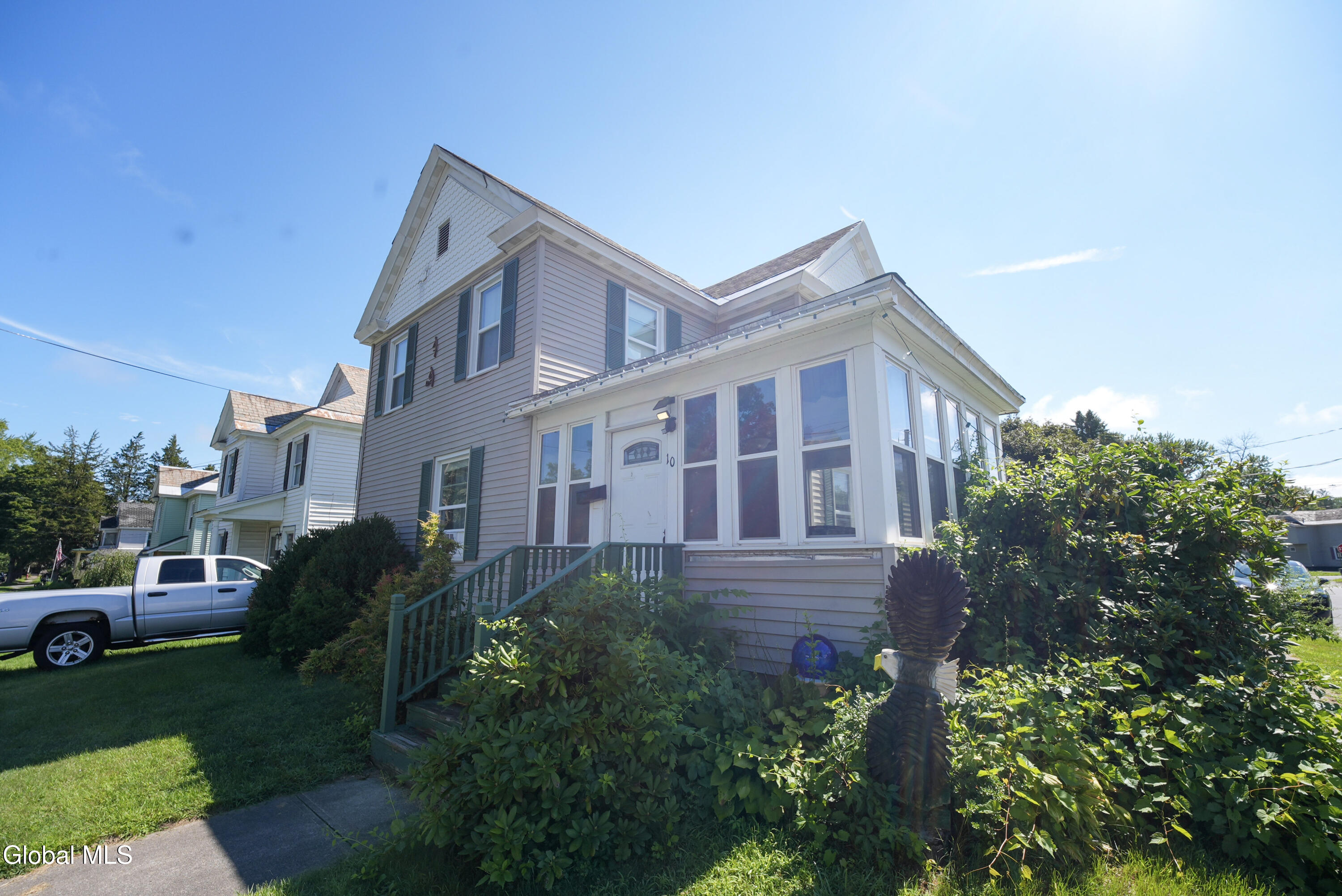 10 N Oak Street — photo