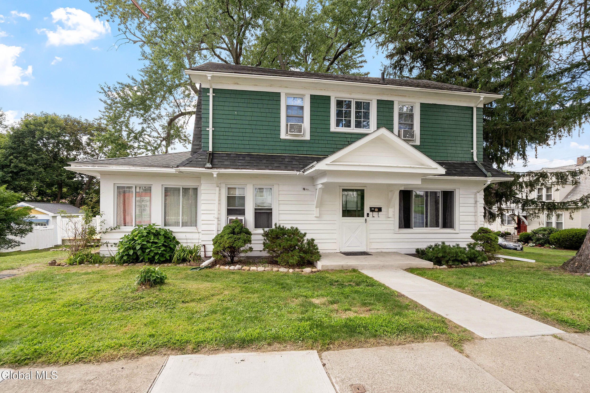 112 Fales Court — photo