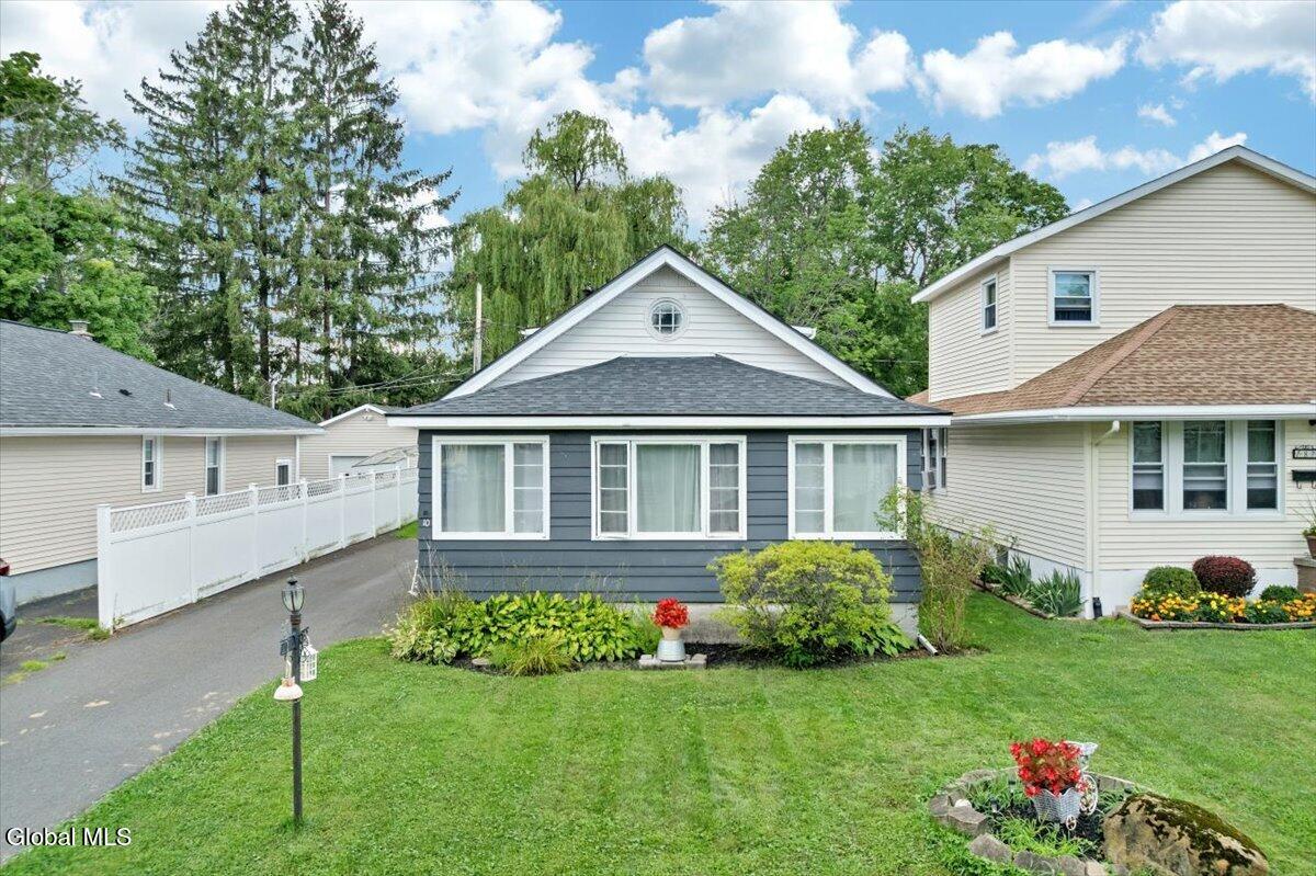10 Lighthall Avenue — photo