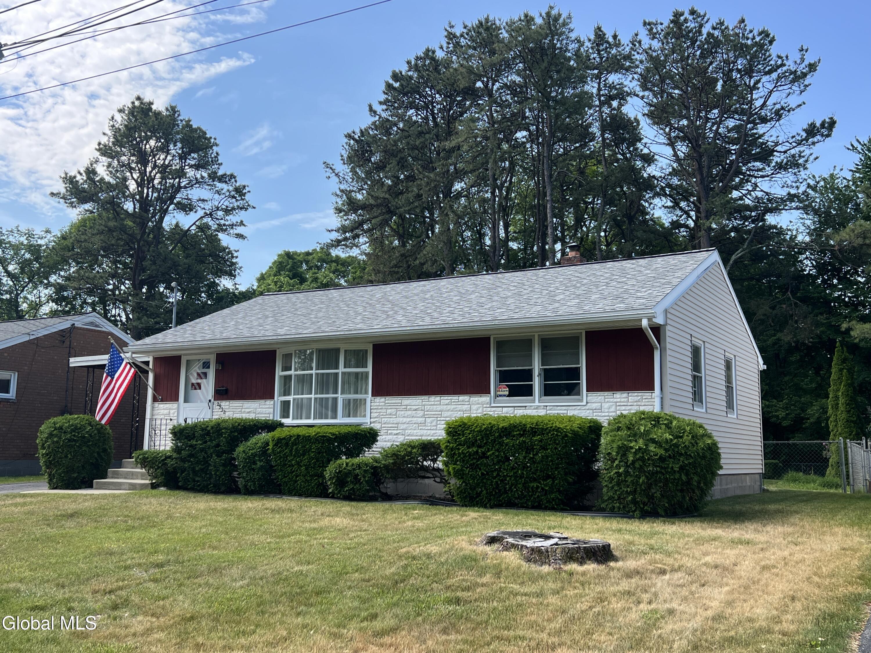 2932 Gibson Street — photo