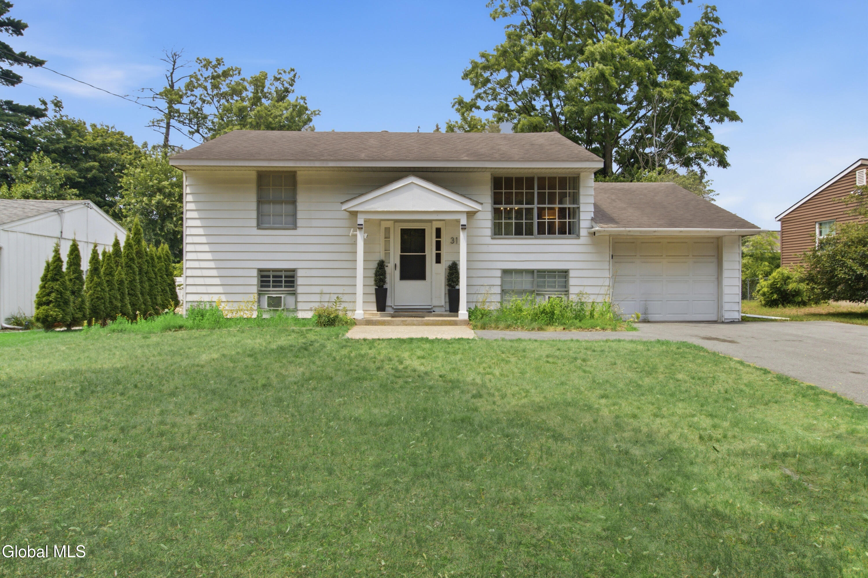31 Spa Drive — photo